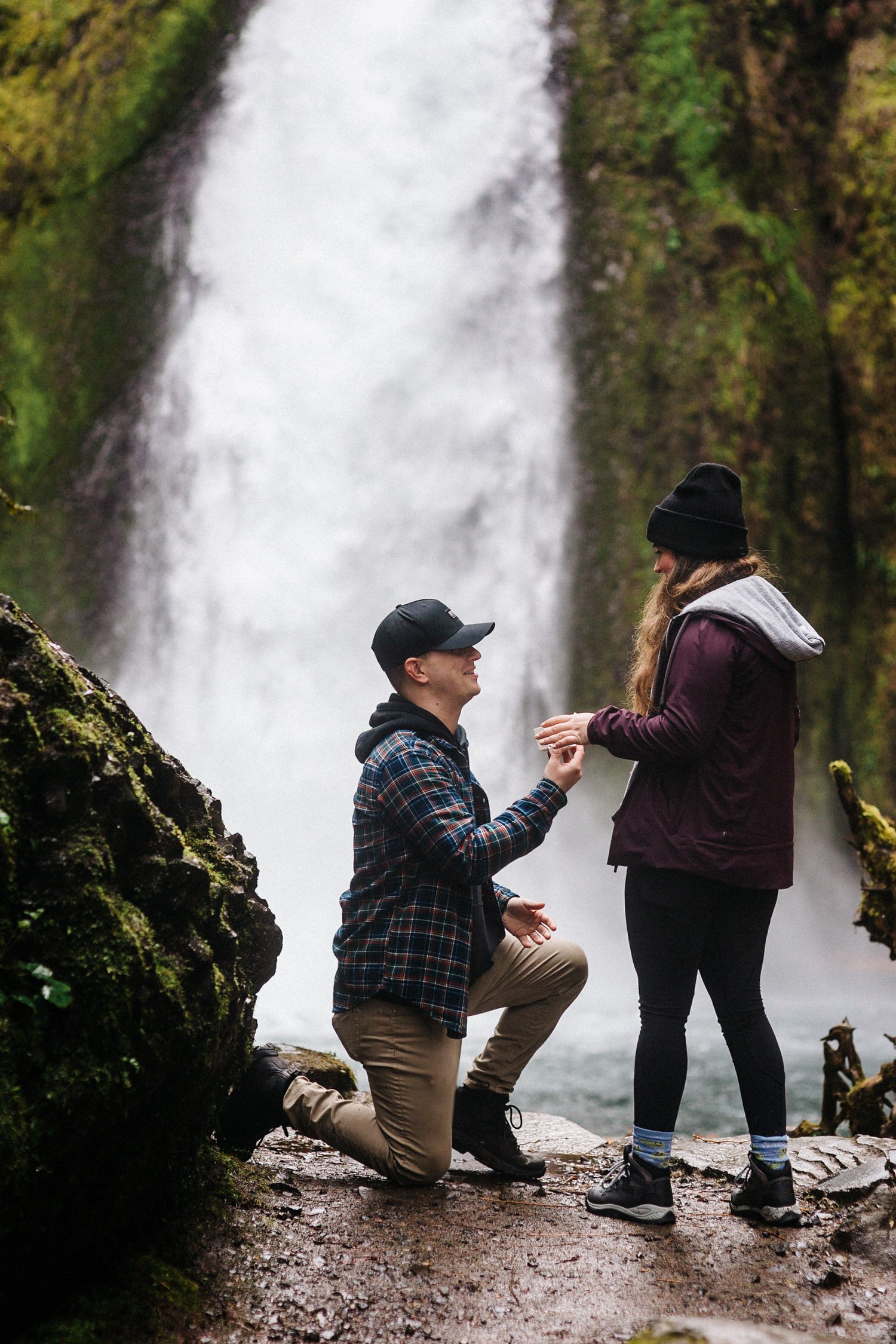 Wahclella Falls proposal photographer 054.JPG