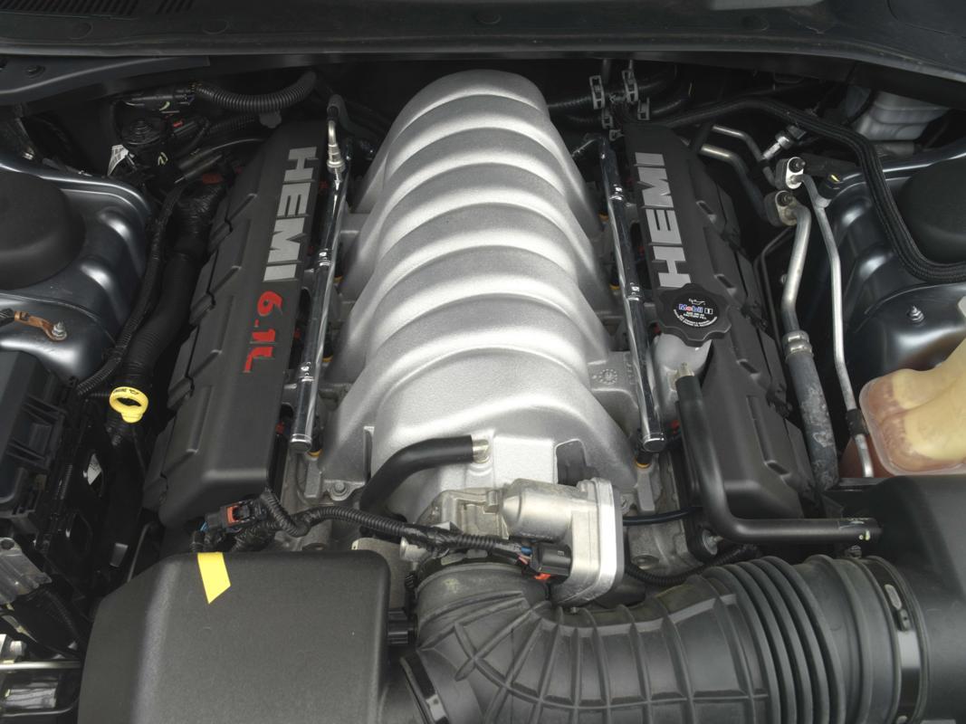 chrysler 300 engine.jpg