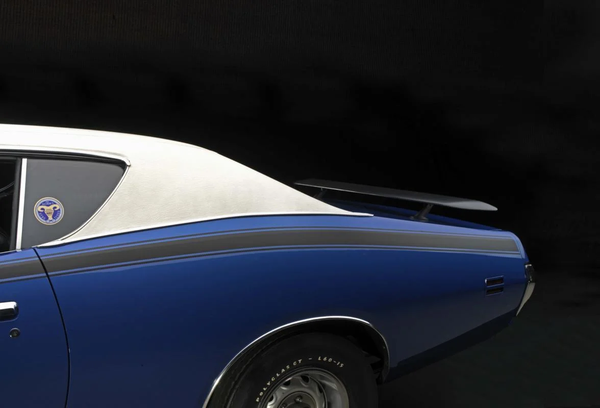 blue super bee pillar and wing detail.jpg