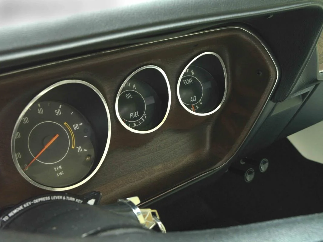 dodge charger r-t 440 magnum 1971 yellow instruments.jpg