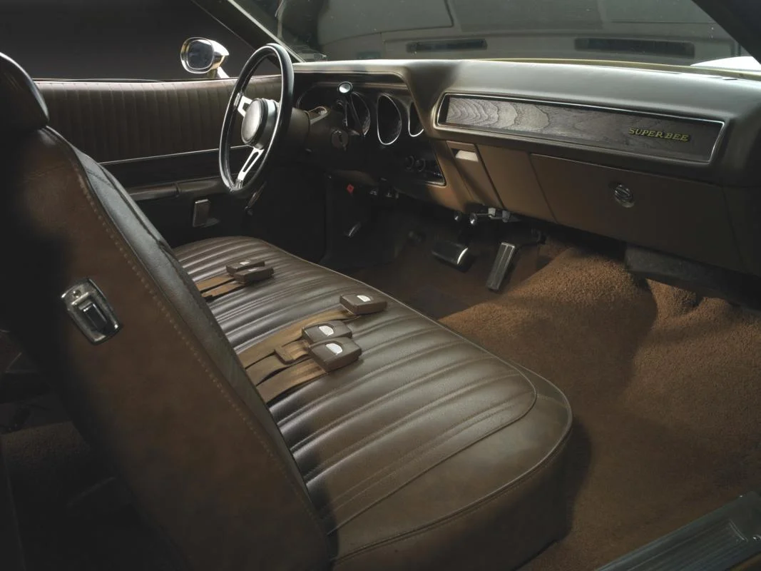 71 butterscotch super bee interior - dash.jpg