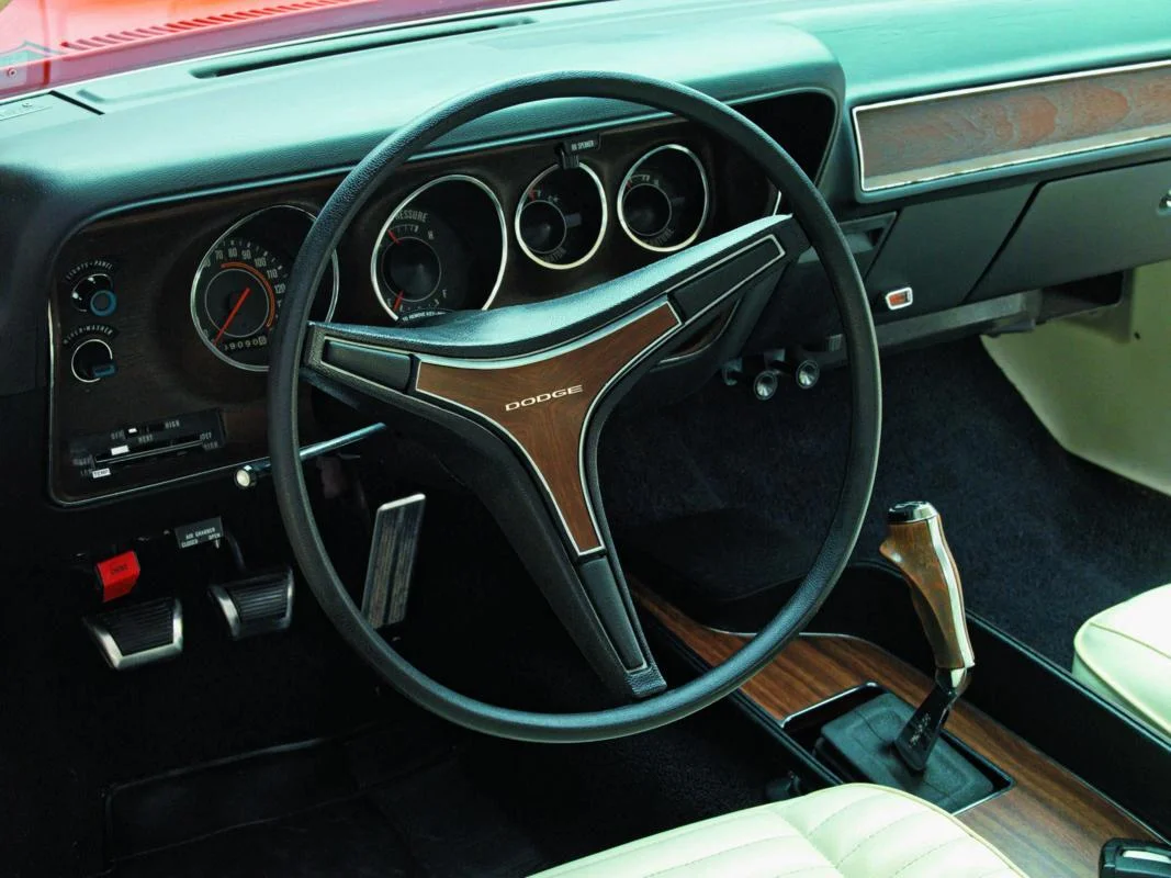 dodge charger r-t 440 magnum 1971 interior.jpg
