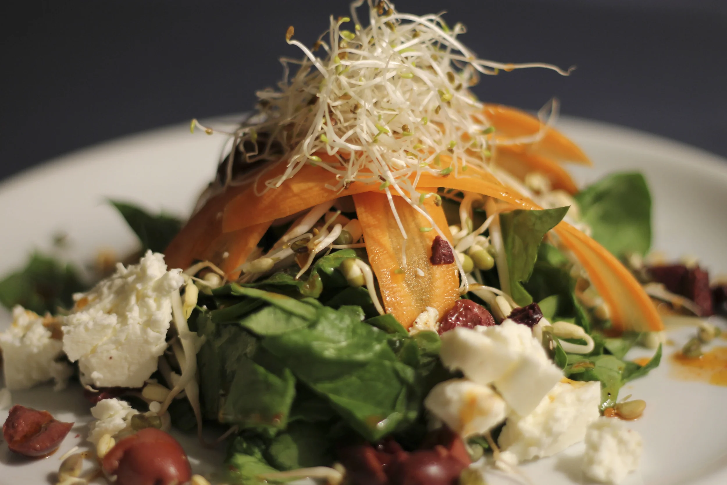 Salat Spinat Chilisauce Fetakäse sprossen37.jpg