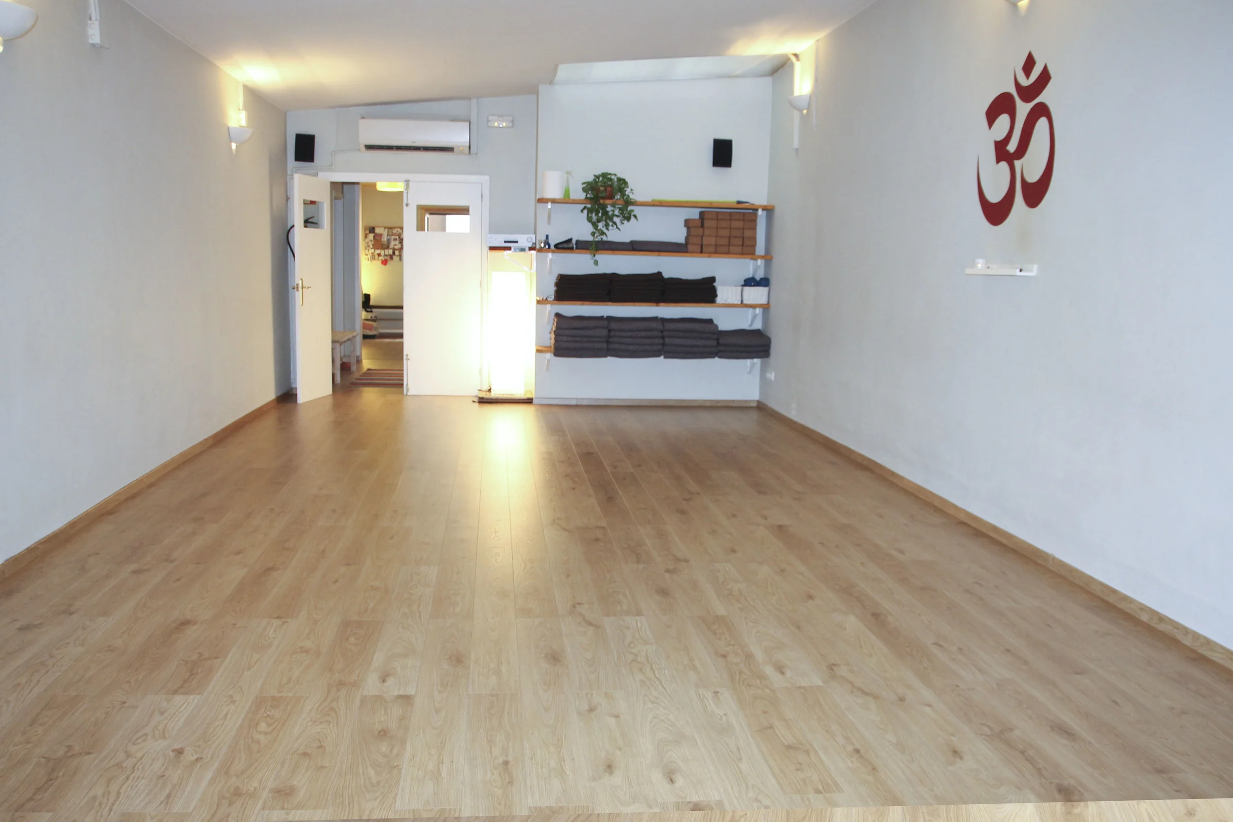 Mandiram Gracia yoga studio barcelona2050.jpg