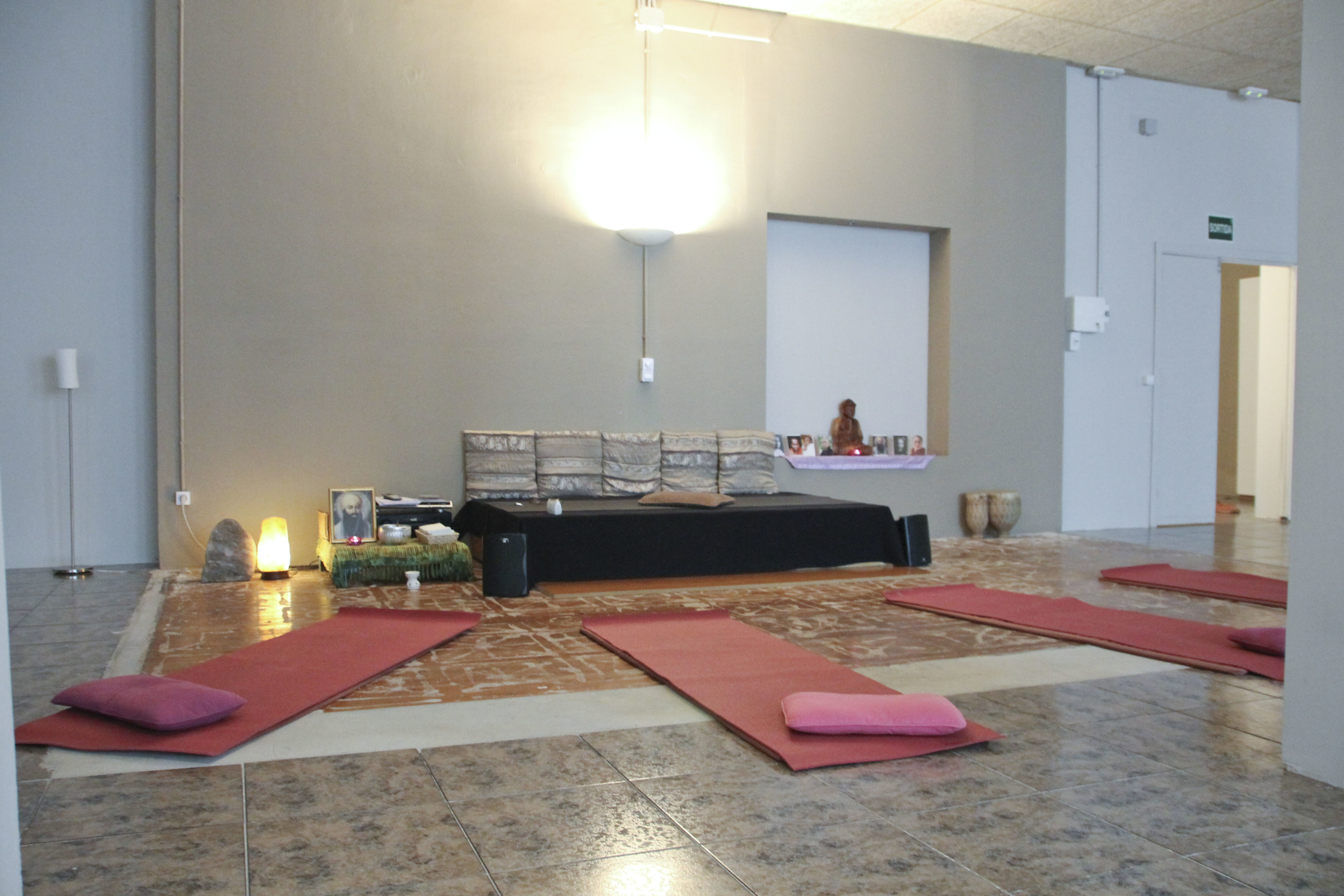 Happy central yoga studio barcelona2037.jpg