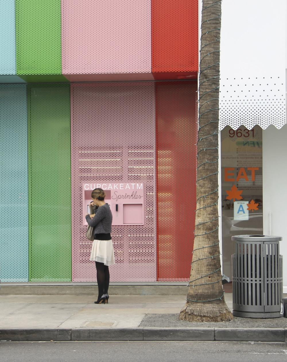 Sprinkles beverly hills muffins vegan califronia los angeles2544.jpg