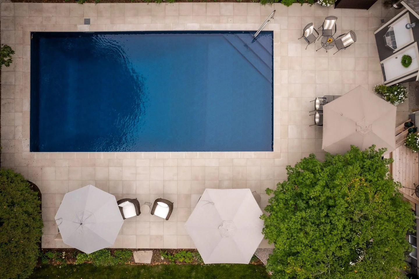 It might be early&hellip; but today felt like a preview. ☀️

Pool days, outdoor entertaining, and thoughtfully designed backyard living are all part of what we deliver. ❓Did you know Easton Homes has a full custom landscaping division?Meet @eastonlan