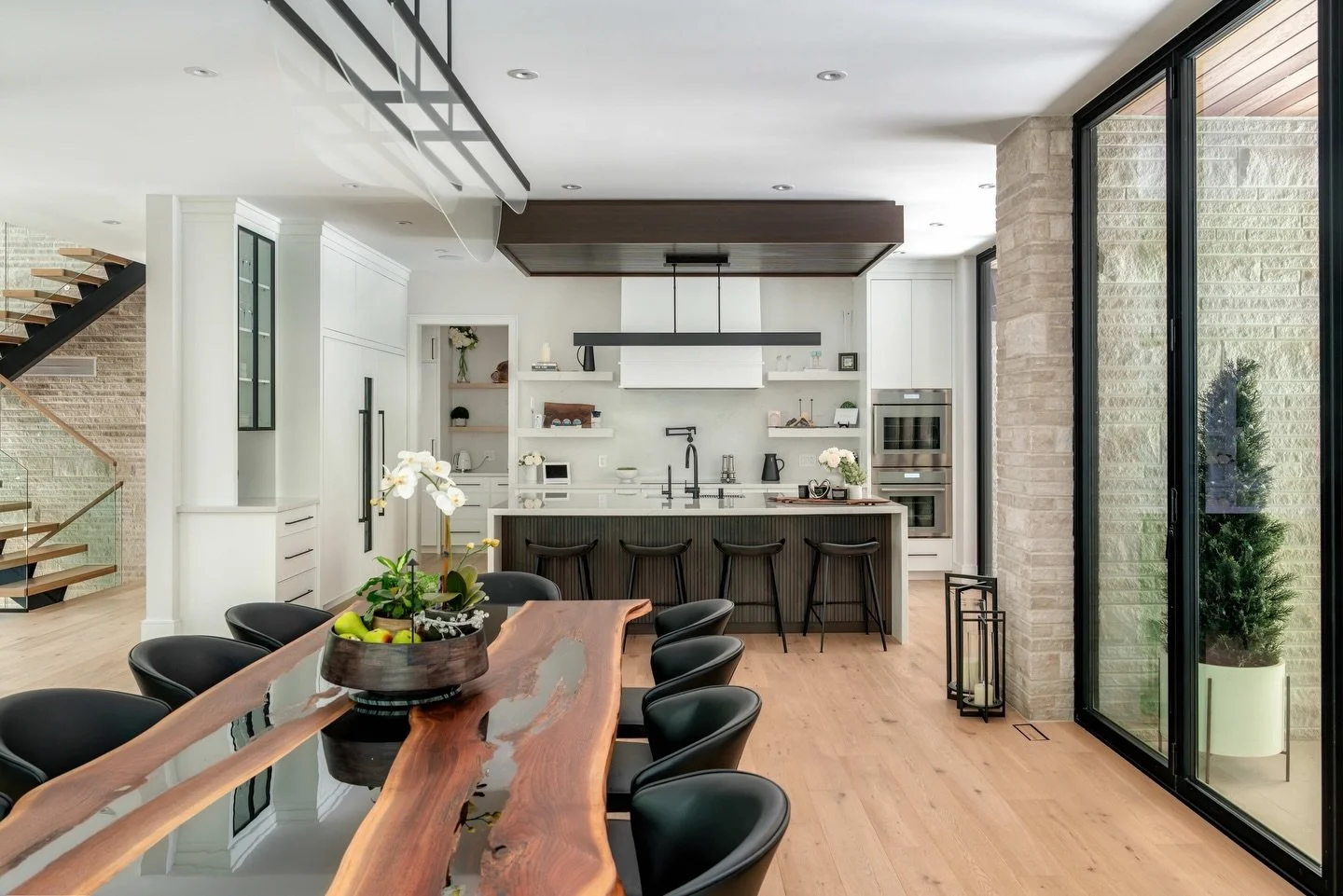 When indoors and outdoors are designed as one. ☀️ 

These full-height glass doors open the kitchen and dining space directly to a covered porch with fireplace &mdash; creating a home that&rsquo;s made for gathering, entertaining, and enjoying every s