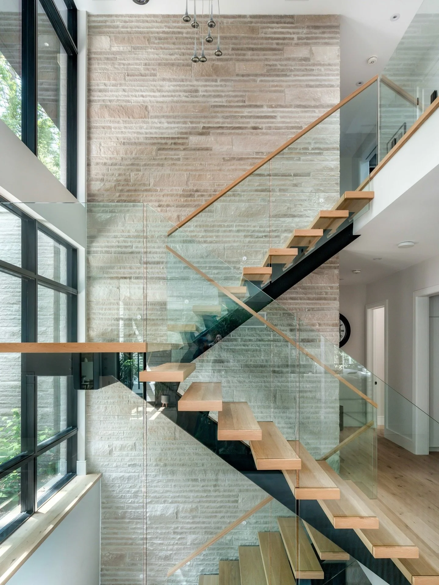 Every angle, every detail. ✨ 
A floating staircase framed in glass brings light and life to the center of the home.

Photography: @craft_photo_video