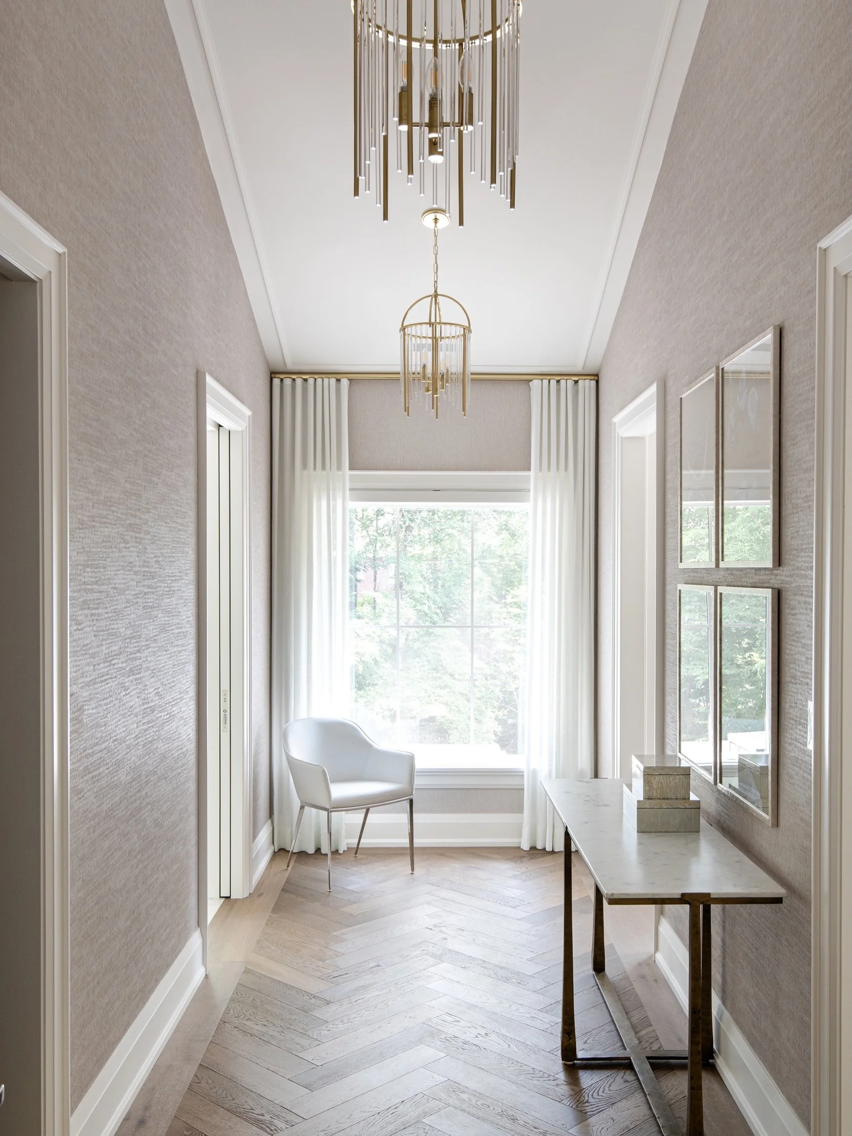It&rsquo;s often the in-between spaces that define how a home feels.

Thoughtful detailing, alignment, lighting, and material continuity throughout this custom residence.

Interior Design: @parkyndesigninc 
Custom Build: @eastonhomesinc 
Architectura