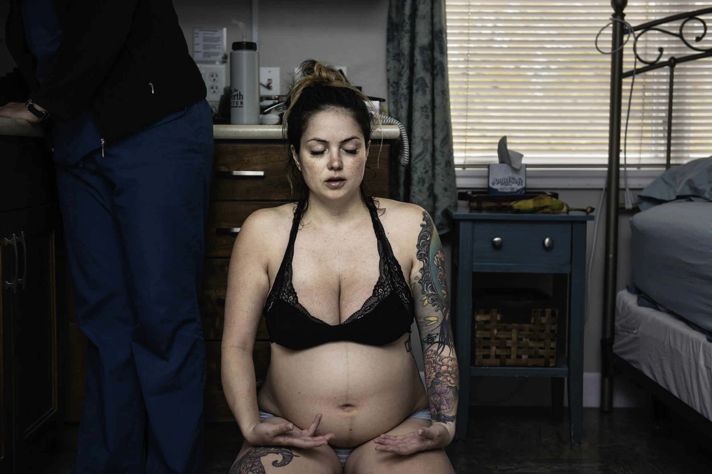 A-waterbirth-story-at-the-birth-center-in-Murray-utah-salt-lake-city-birth-photographer-birth-videography,-natural-birth,-homebirth-24.jpg