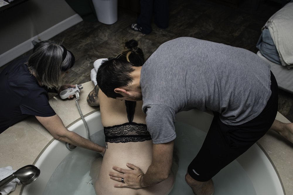 A-waterbirth-story-at-the-birth-center-in-Murray-utah-salt-lake-city-birth-photographer-birth-videography,-natural-birth,-homebirth-29.jpg