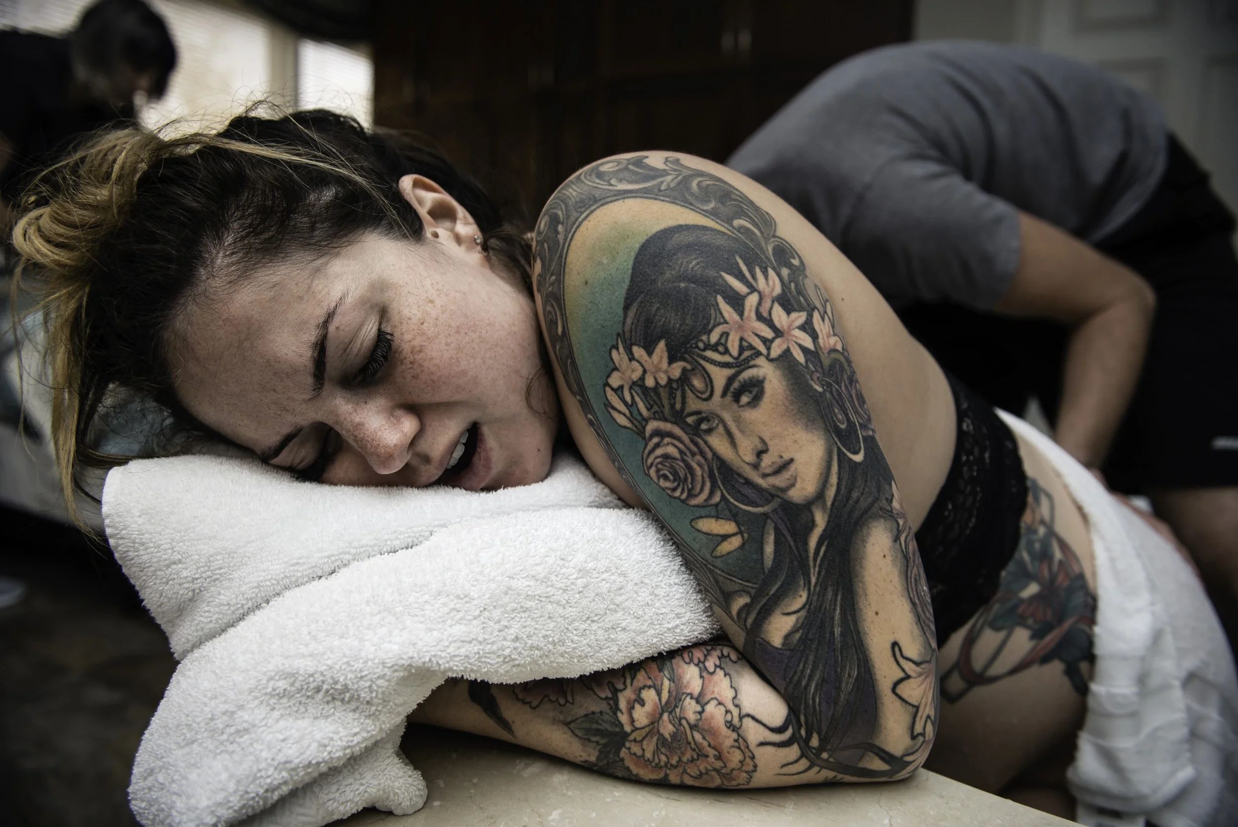 A-waterbirth-story-at-the-birth-center-in-Murray-utah-salt-lake-city-birth-photographer-birth-videography,-natural-birth,-homebirth-30.jpg