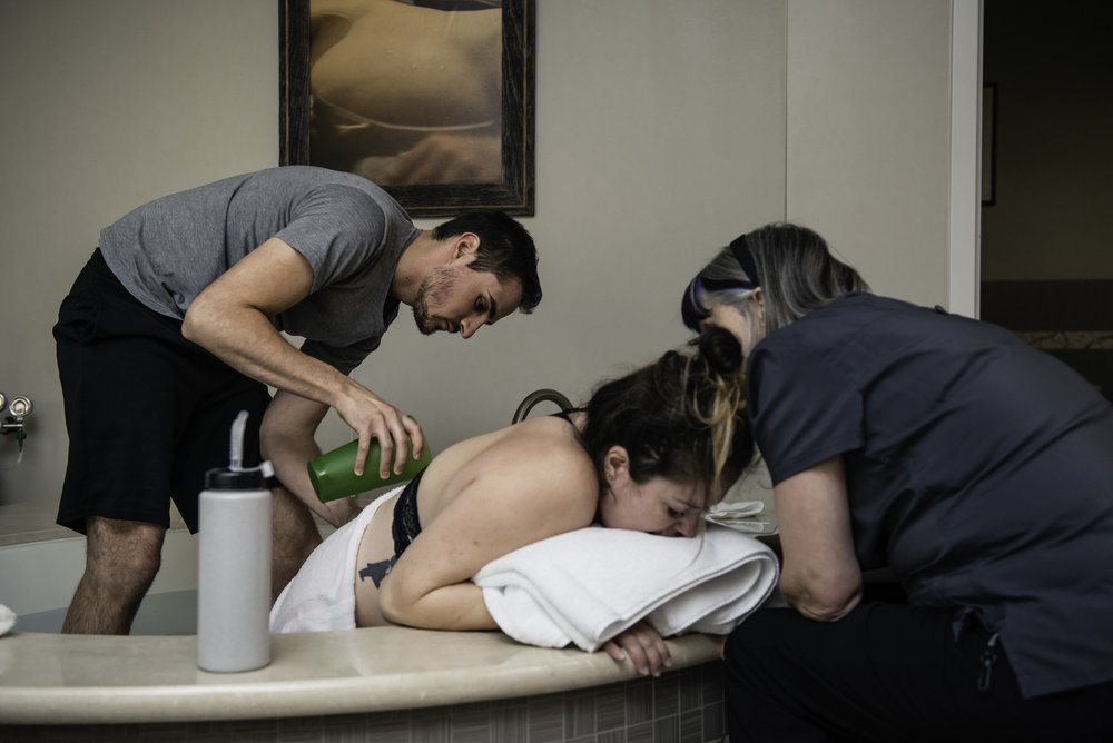 A-waterbirth-story-at-the-birth-center-in-Murray-utah-salt-lake-city-birth-photographer-birth-videography,-natural-birth,-homebirth-31.jpg