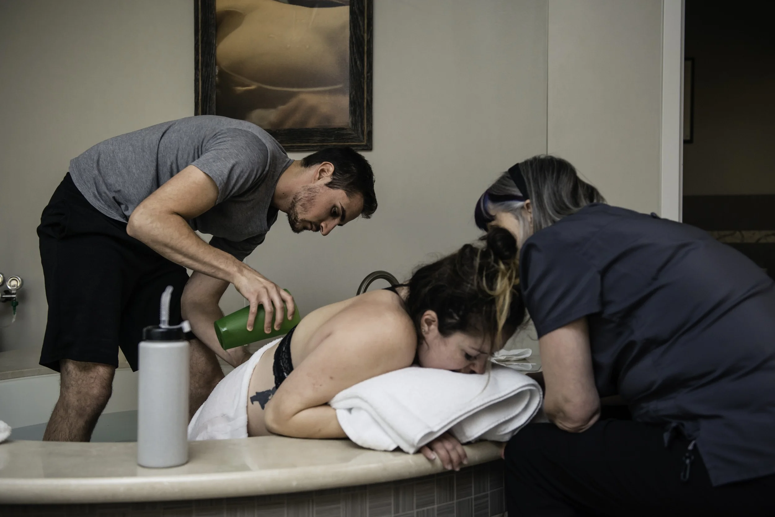 A-waterbirth-story-at-the-birth-center-in-Murray-utah-salt-lake-city-birth-photographer-birth-videography,-natural-birth,-homebirth-31.jpg