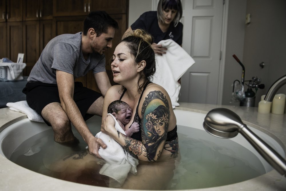 A-waterbirth-story-at-the-birth-center-in-Murray-utah-salt-lake-city-birth-photographer-birth-videography,-natural-birth,-homebirth-35.jpg