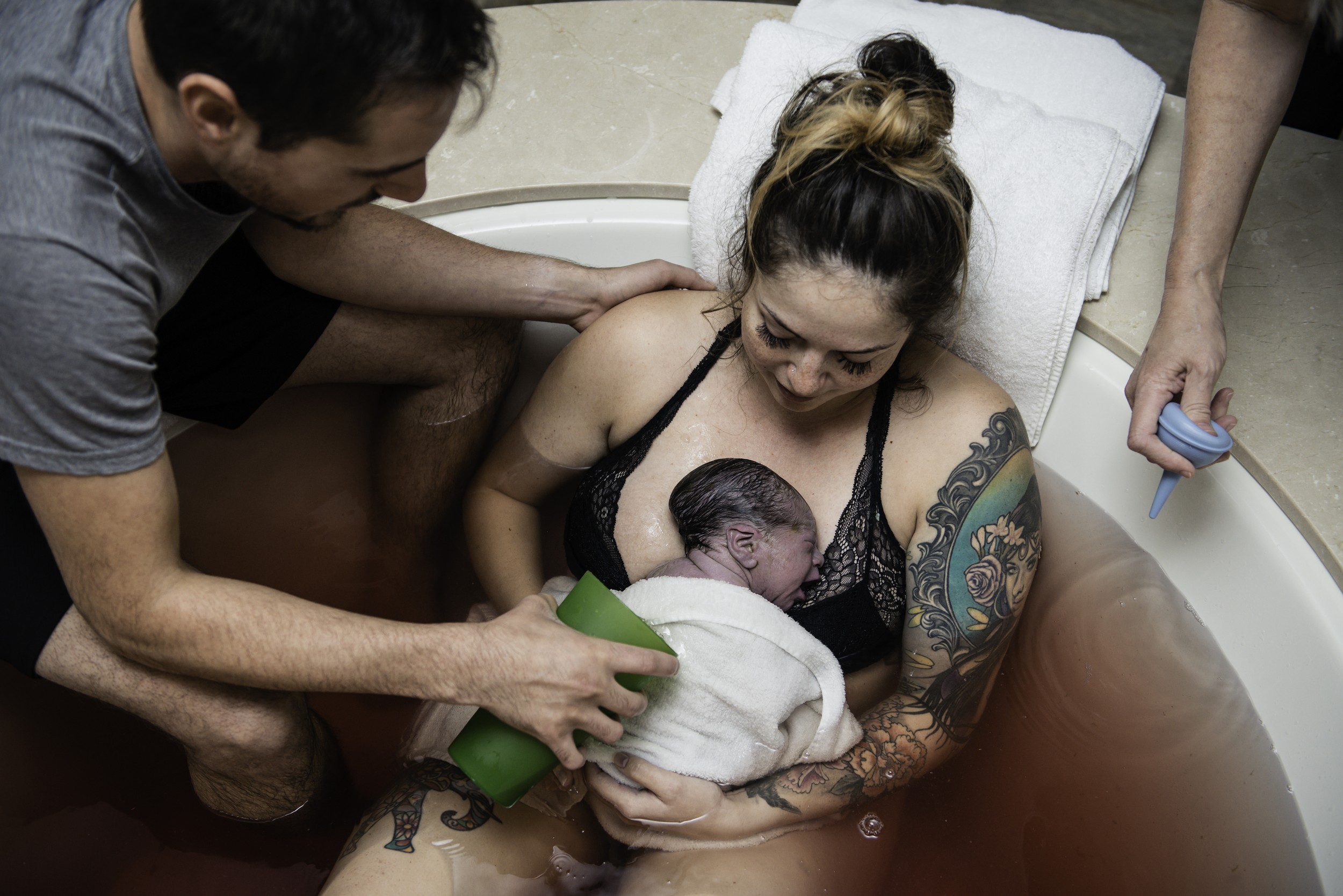 A-waterbirth-story-at-the-birth-center-in-Murray-utah-salt-lake-city-birth-photographer-birth-videography,-natural-birth,-homebirth-41.jpg