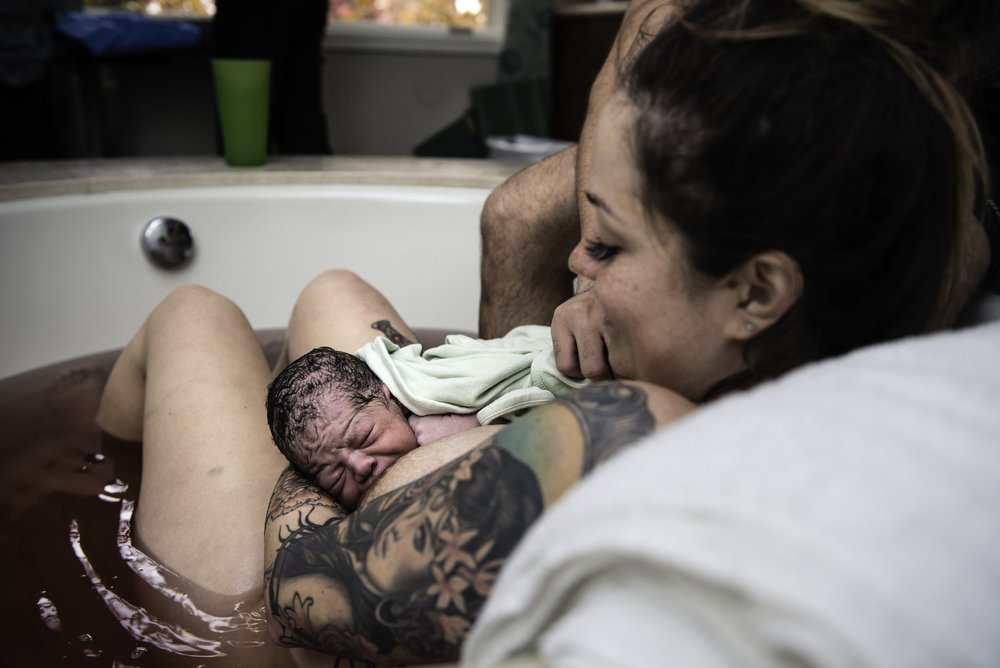 A-waterbirth-story-at-the-birth-center-in-Murray-utah-salt-lake-city-birth-photographer-birth-videography,-natural-birth,-homebirth-43.jpg
