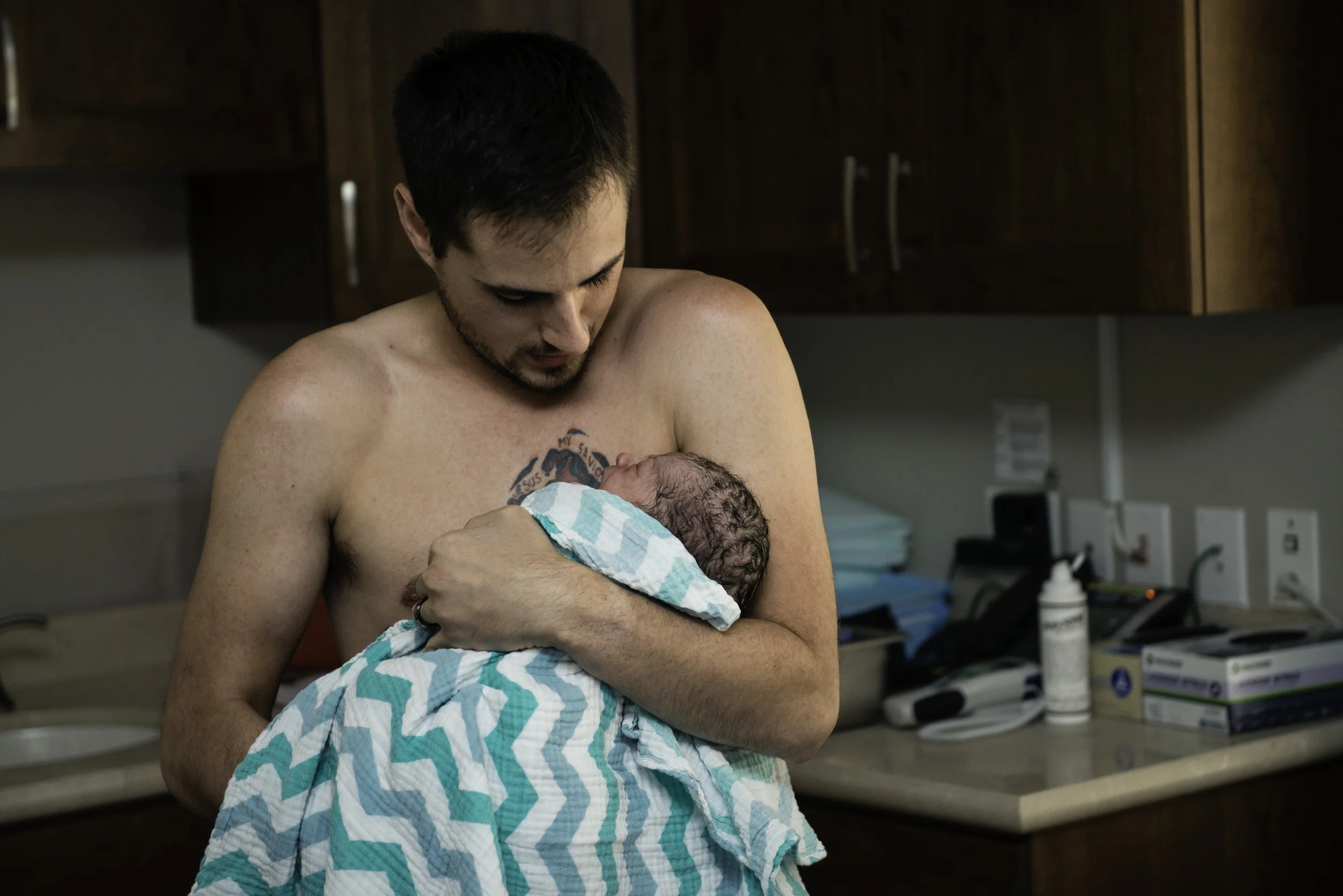 A-waterbirth-story-at-the-birth-center-in-Murray-utah-salt-lake-city-birth-photographer-birth-videography,-natural-birth,-homebirth-56.jpg