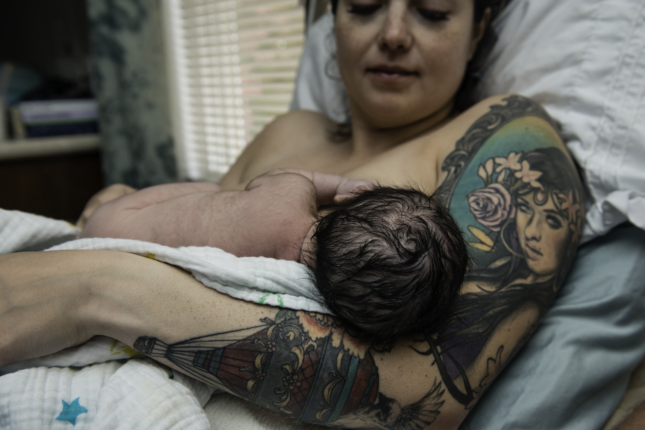 A-waterbirth-story-at-the-birth-center-in-Murray-utah-salt-lake-city-birth-photographer-birth-videography,-natural-birth,-homebirth-64.jpg
