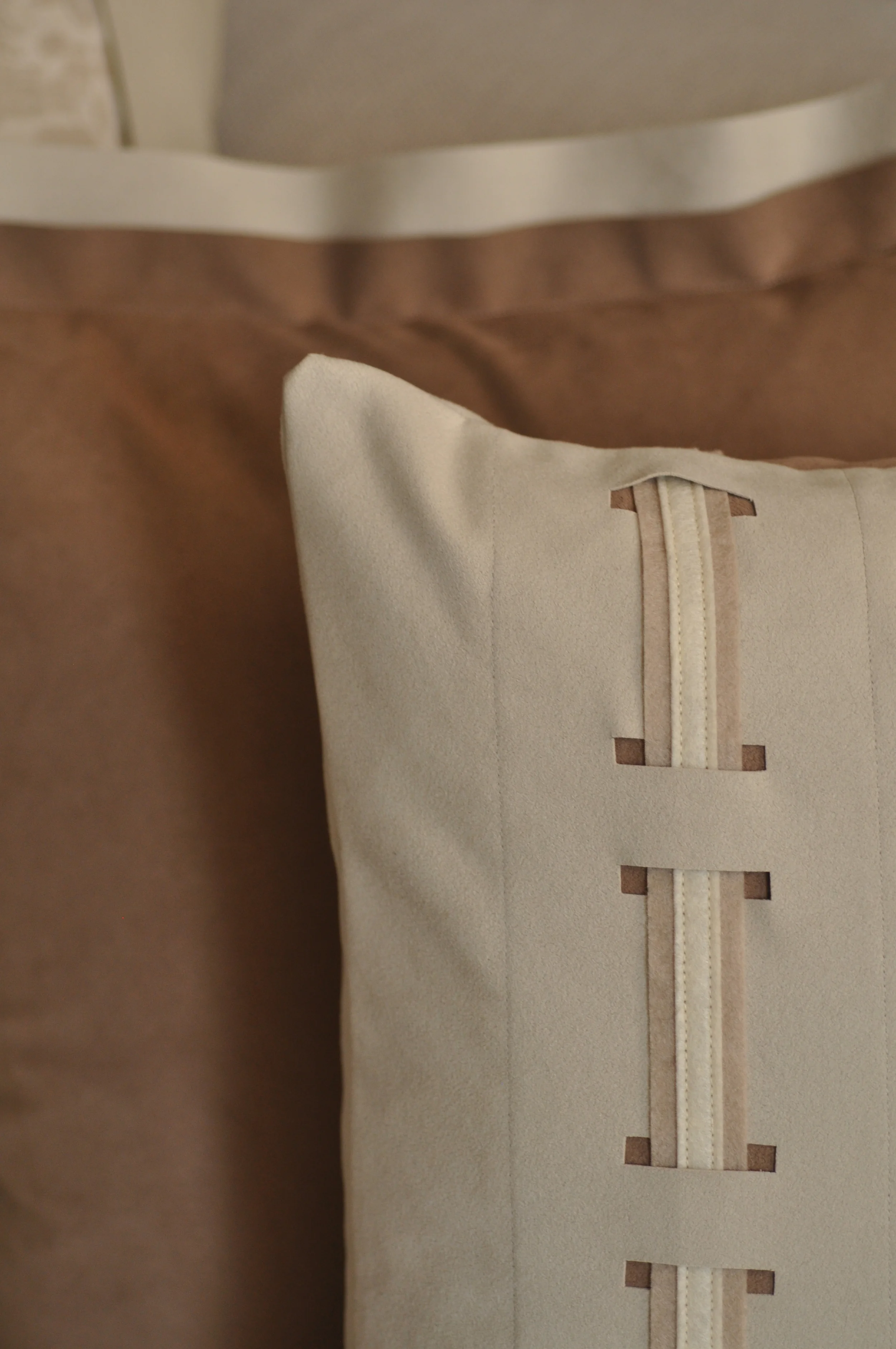 3 PILLOWS DETAIL 2.jpg