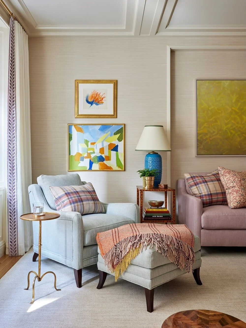 A neutral foundation united by a joyful, colorful mix of textiles, art, and accessories in this Carnegie Hill living room designed for a lovely family. 💛