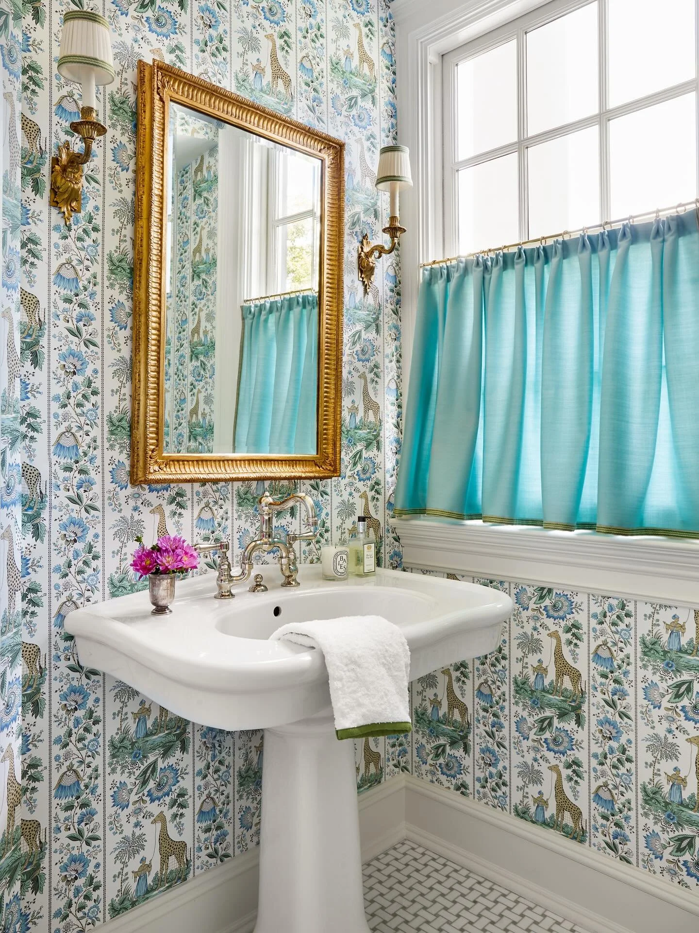 Affectionately referred to as the &ldquo;giraffe&rdquo; bathroom by this lovely family, this is quite possibly the least spooky bathroom I&rsquo;ve had the privilege to design. 🦒 🩵 🦒 Happy Halloween! 📸 by @rikkisnyder #powderbath