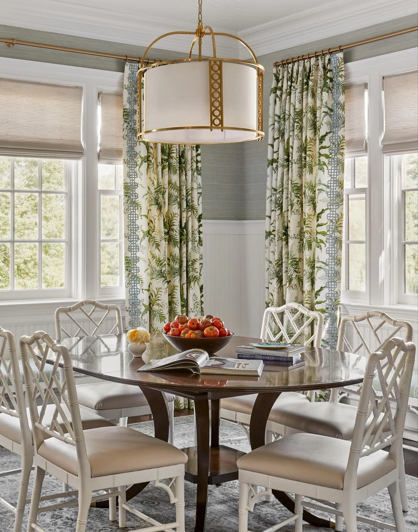 Whether your holiday gatherings are relaxed or ceremonious, traditional or unconventional, here is a round up of dining spaces to inspire your holiday table. And a reminder (more for me than for you!) during this joyful but chaotic time of year: done