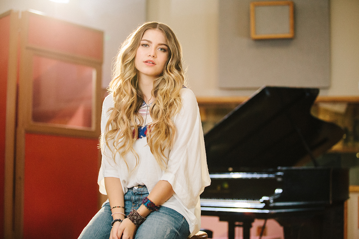 SOFIA REYES