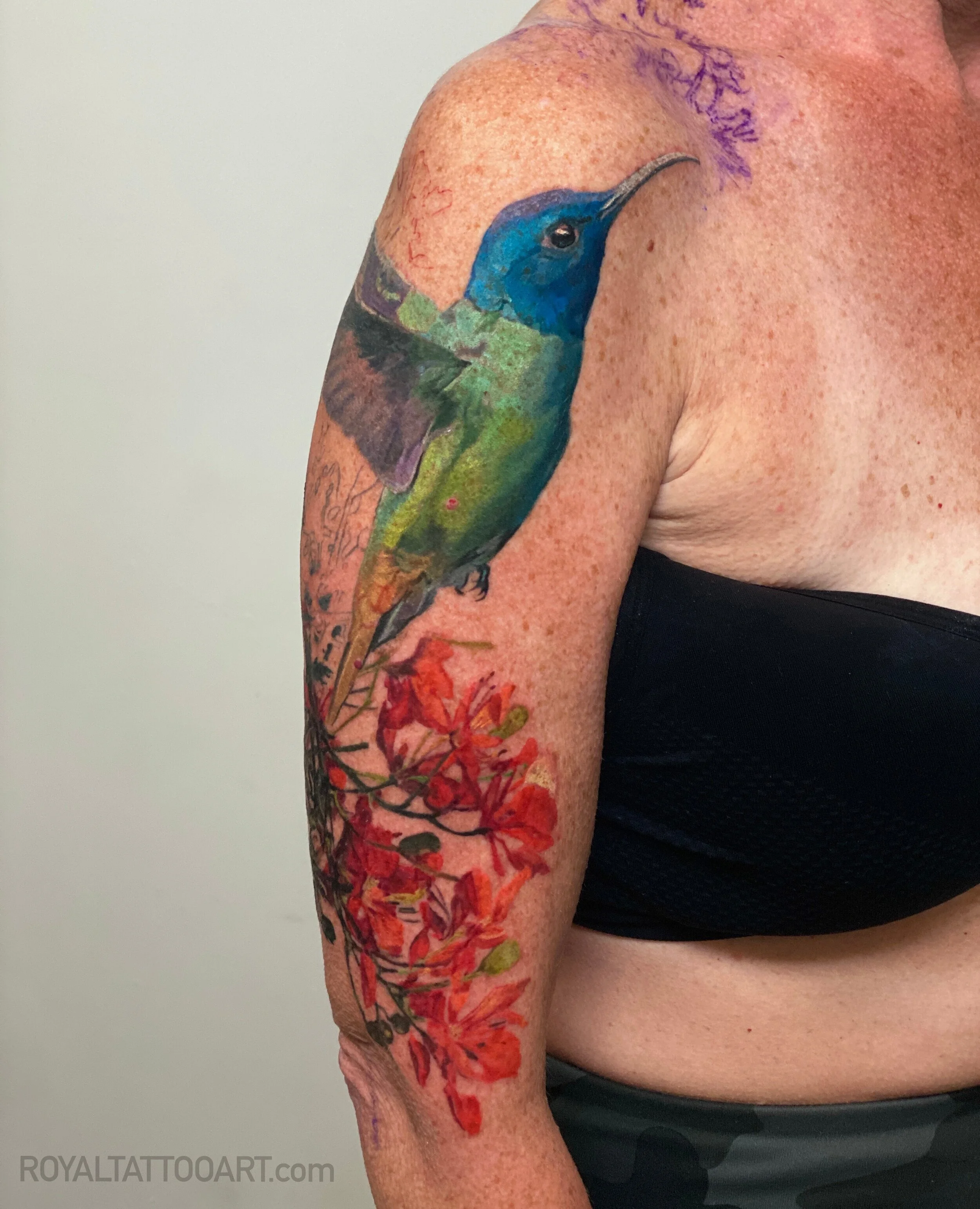 089-humming-burd-tattoo-realism-realistic-art-tattoo-bird-color-flower.jpg