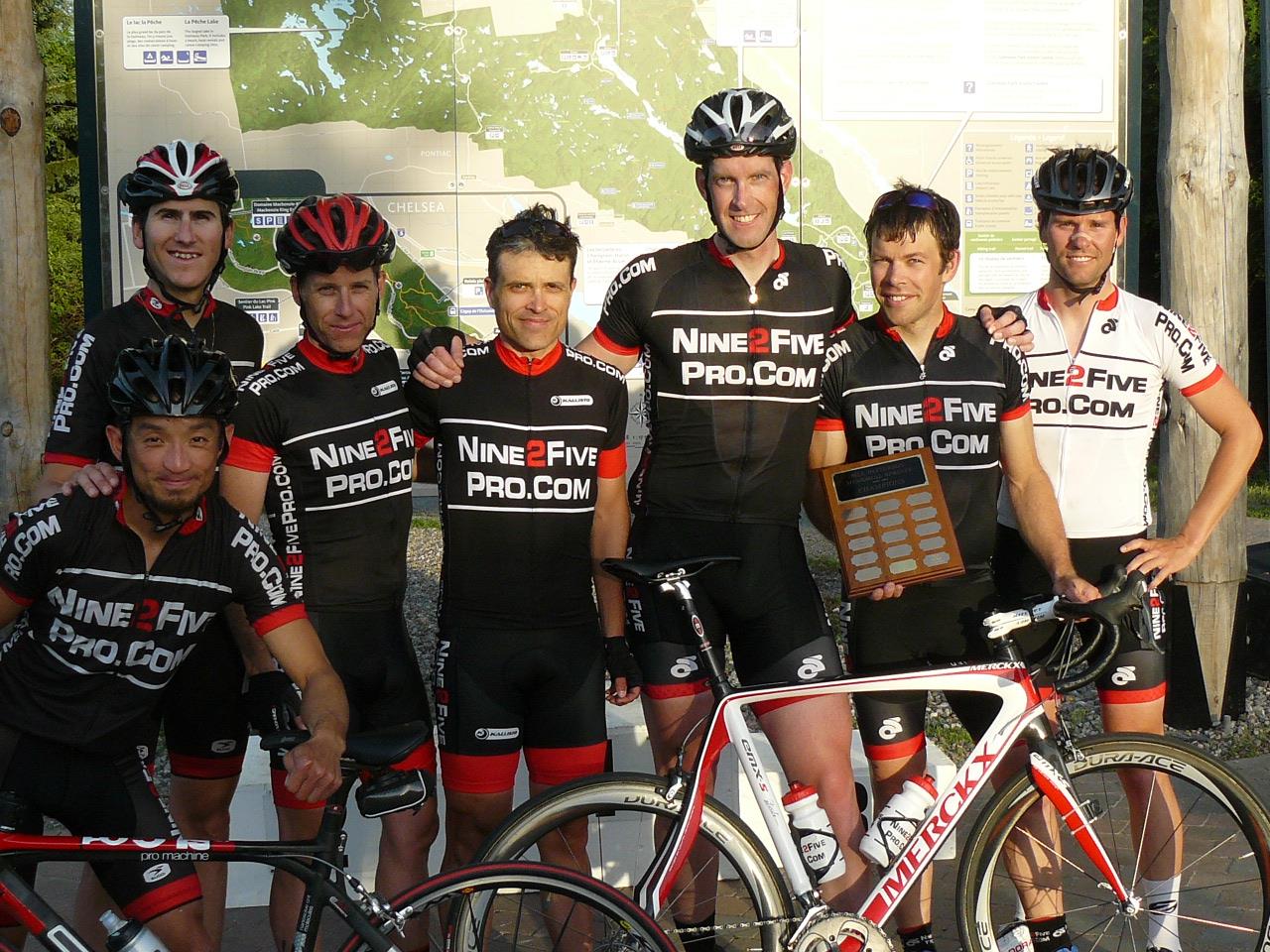 Group photo for winning team. Photo credit goes to Doug Corner from Bike Race Ottawa.