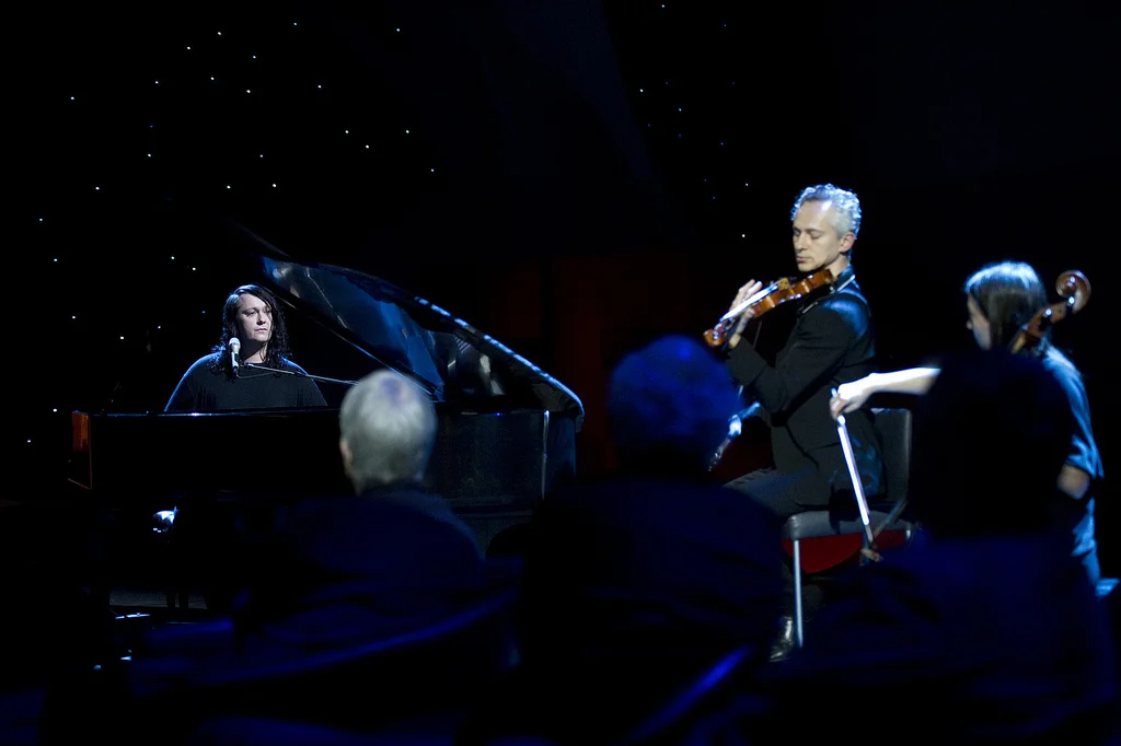 Maxim performs with Antony & the Johnsons