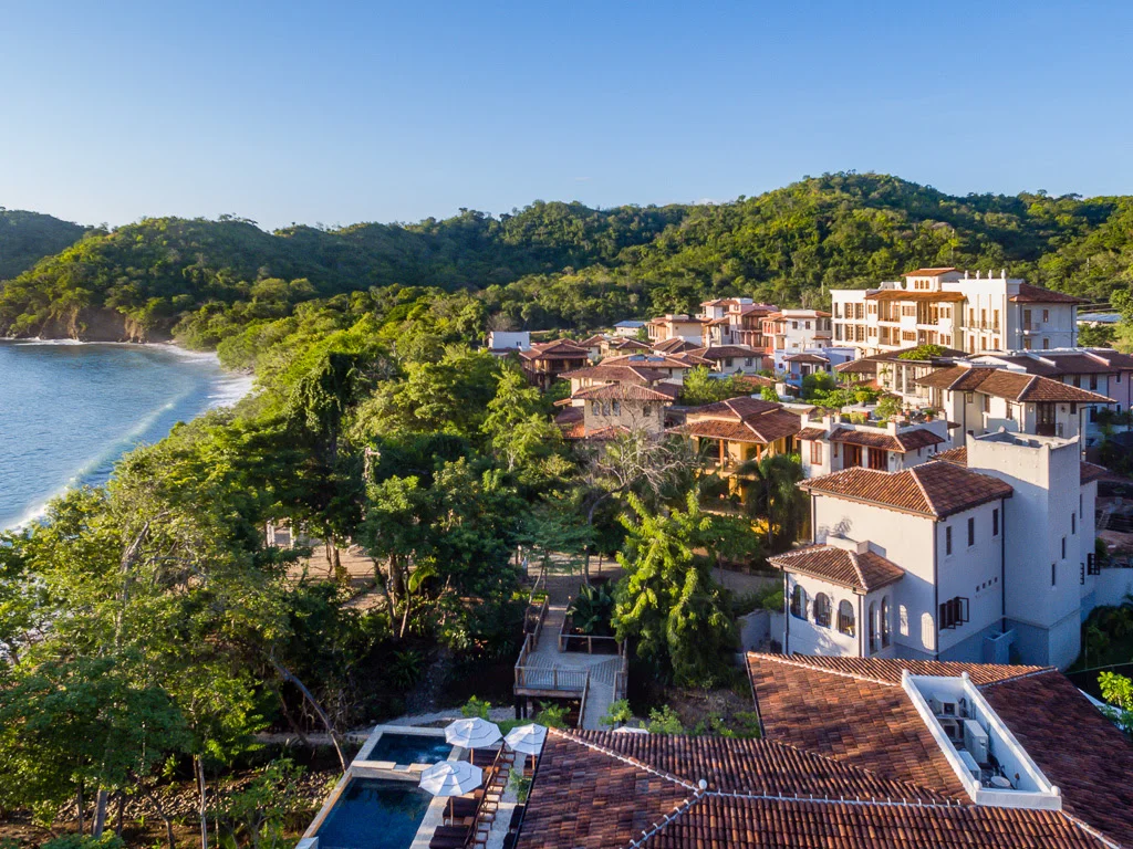 With a private beach club, advanced recovery spa, Techno-gym, 4-lane, 25 meter saltwater lap pool and 22km trail system, this is the ultimate training base.