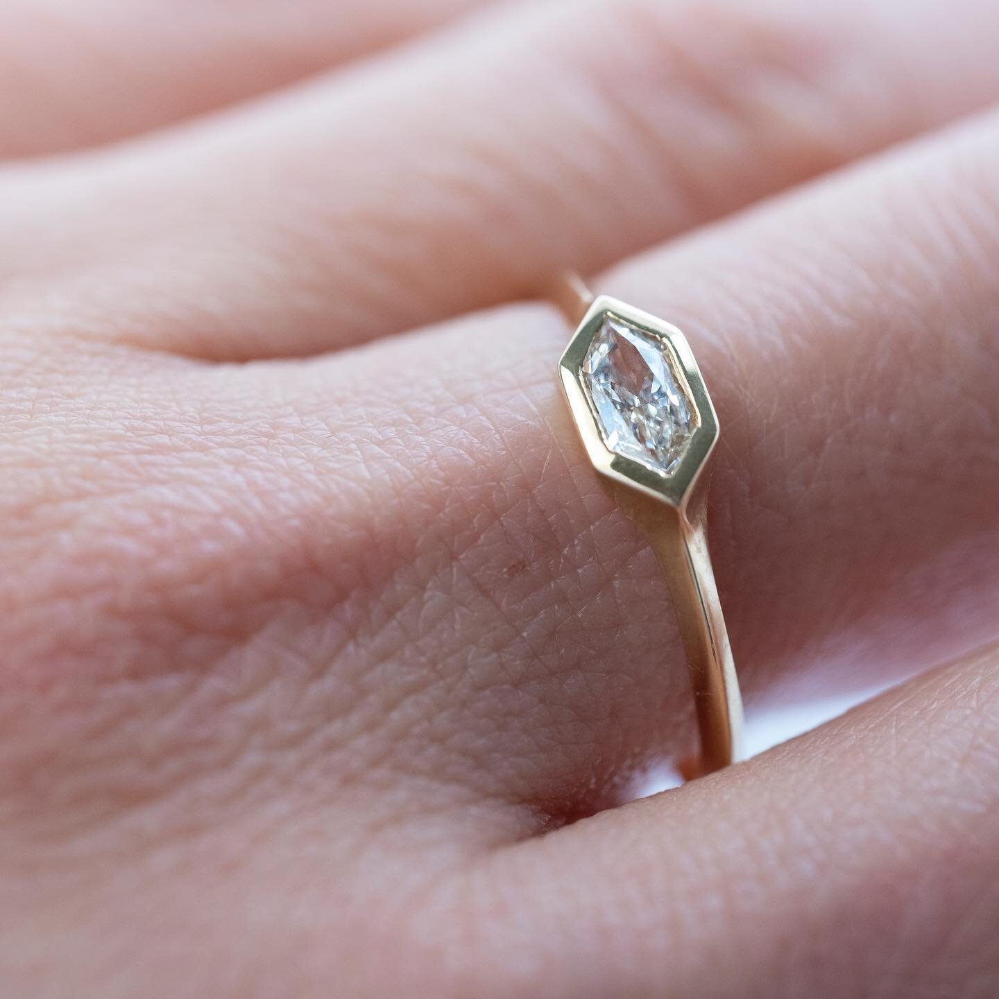 This one is just a joy to wear! 

The recut vintage stone is one of my all time favorites. Delicate but packs a punch 💥 💥 💥

#oneofakind #tildabespoke #alternativebridal