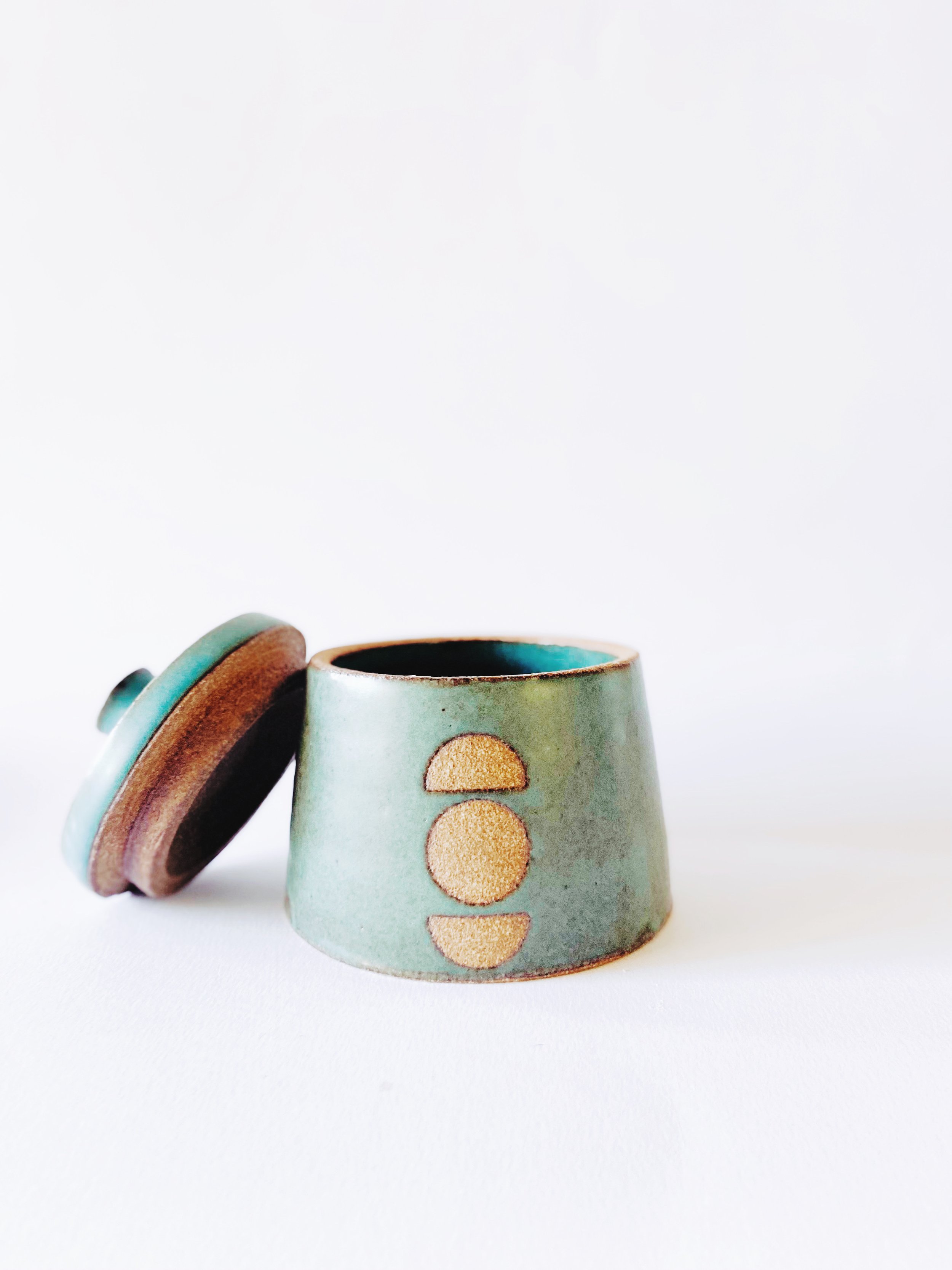 BRASS ELEPHANT COLLECTIVE
CERAMIC HOUSEWARES AND VASES
HANDMADE BEADED JEWELRY
BOHO