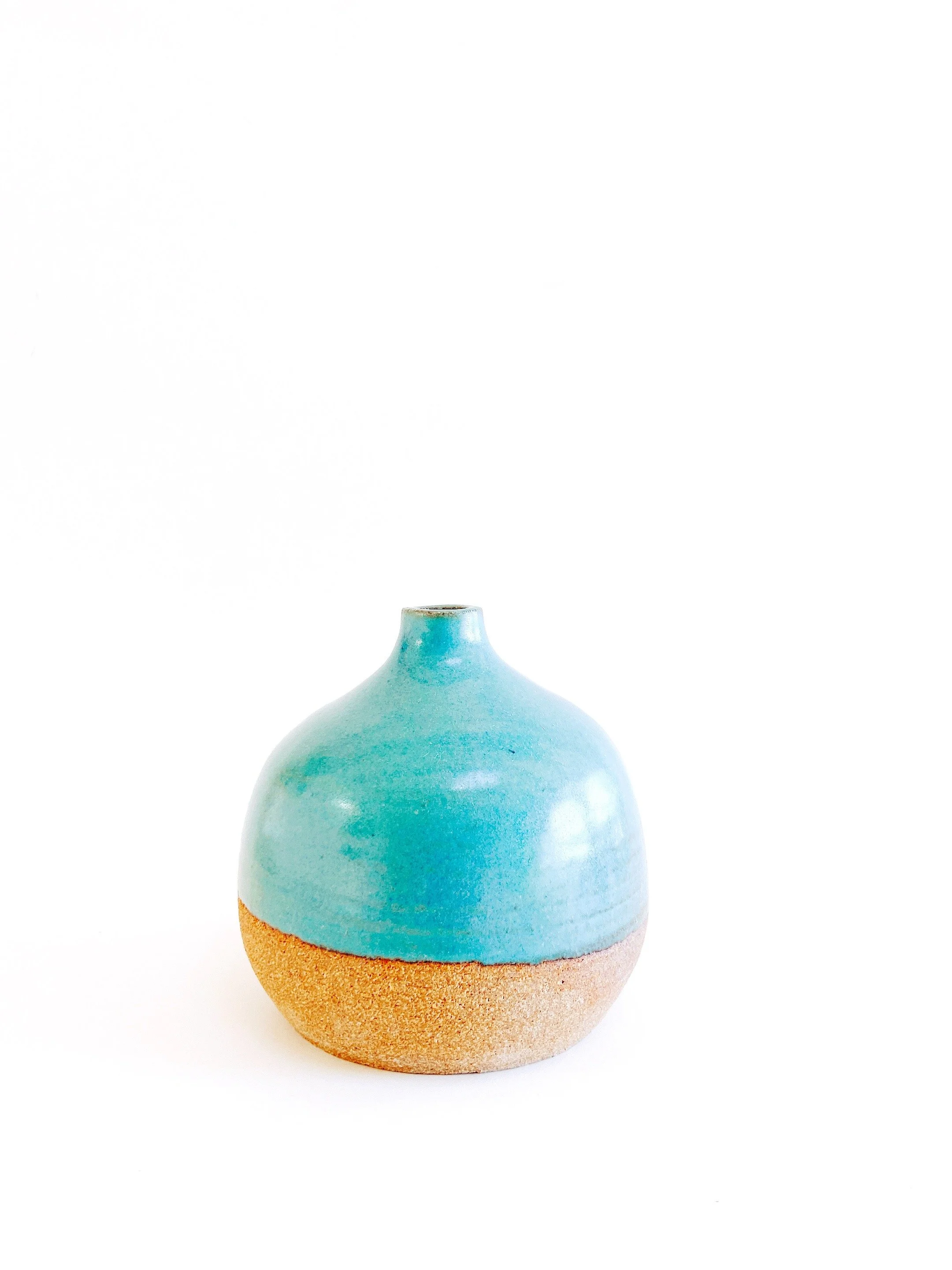 BRASS ELEPHANT COLLECTIVE
CERAMIC HOUSEWARES AND VASES
HANDMADE BEADED JEWELRY
BOHO