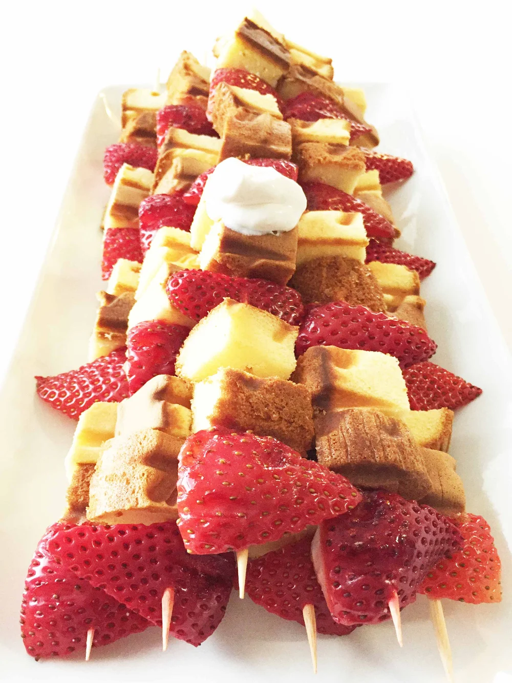 Grilled Strawberry Shortcake Kabobs with Skinny Cheesecake Dip — The