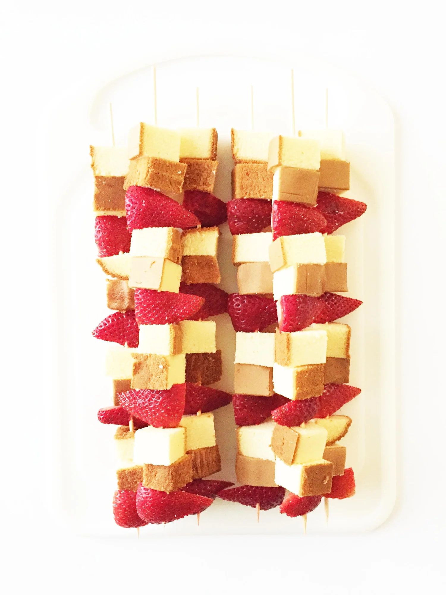 Grilled Strawberry Shortcake Kabobs with Skinny Cheesecake Dip — The