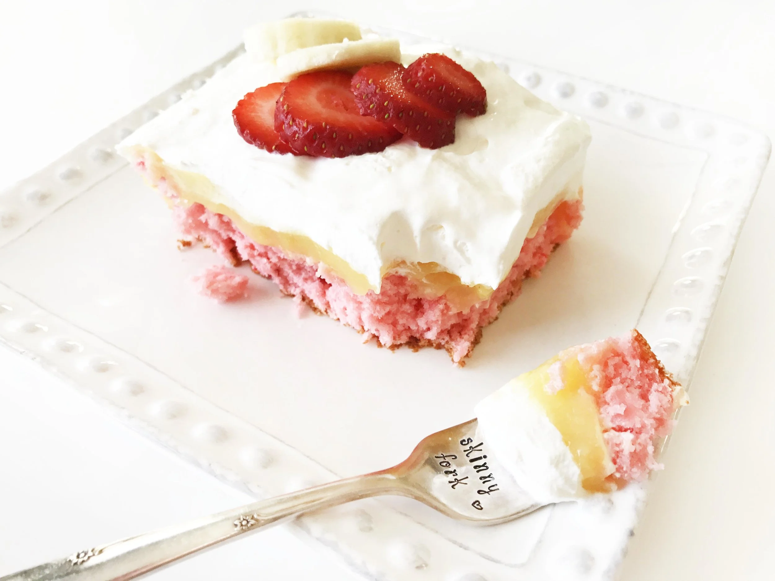 strawberry-banana-poke-cake10.jpg