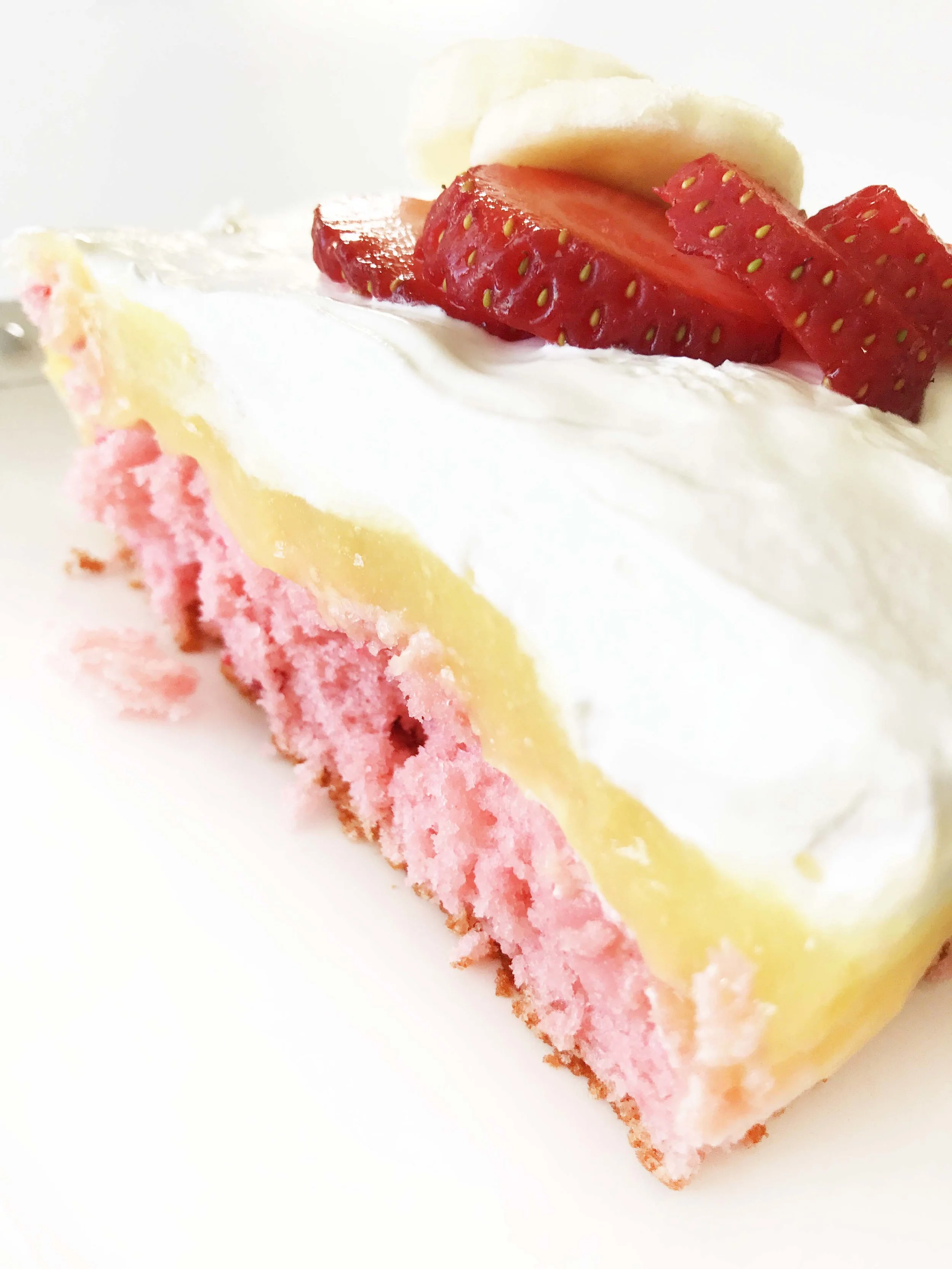 strawberry-banana-poke-cake14.jpg