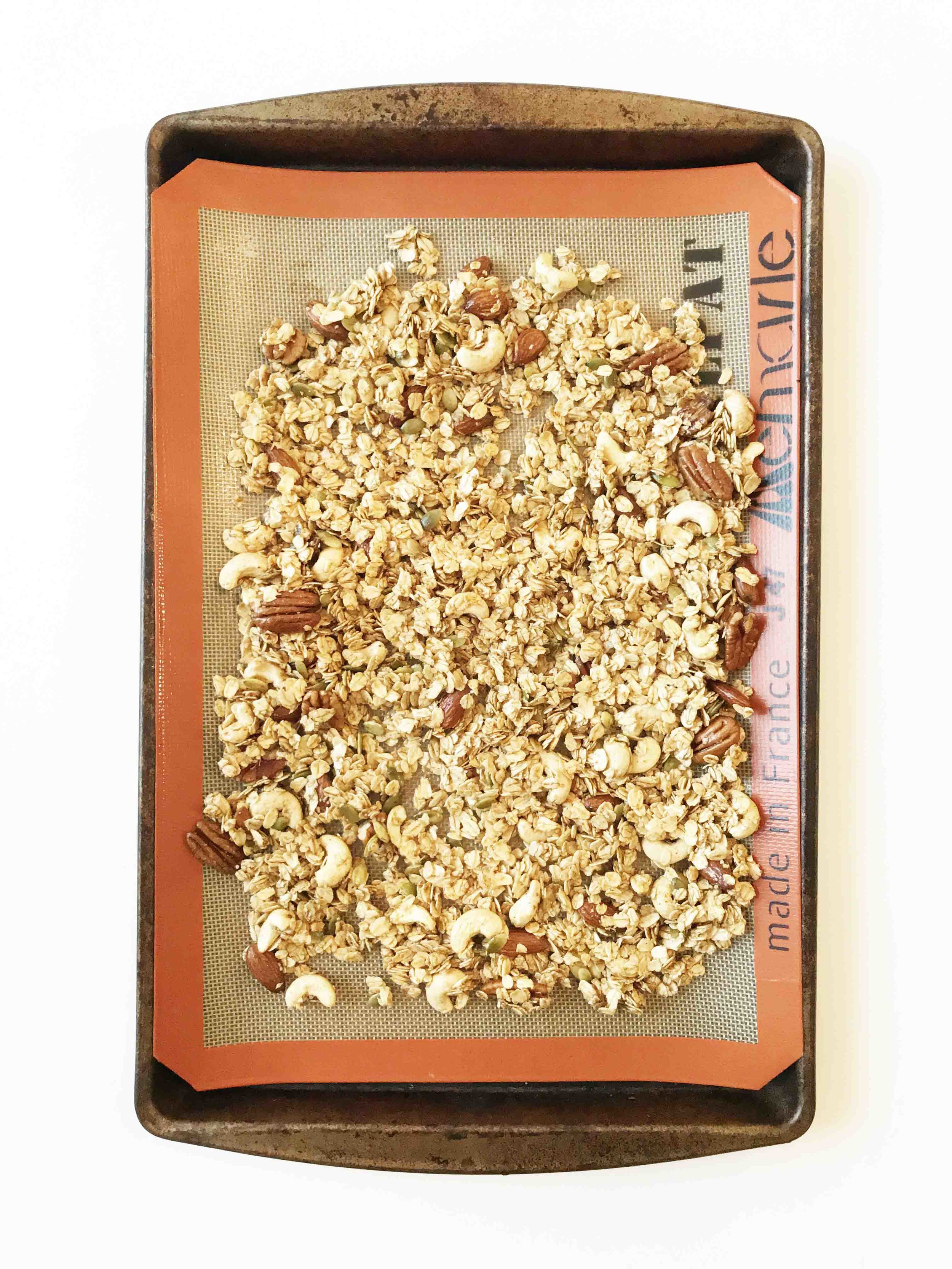gingerbread-granola3.jpg