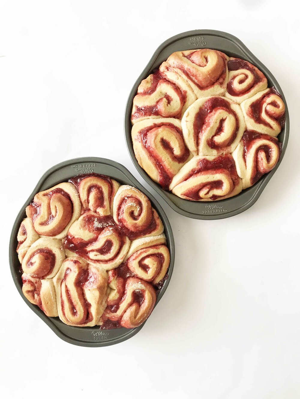 strawberry-cinnamon-rolls12.jpg