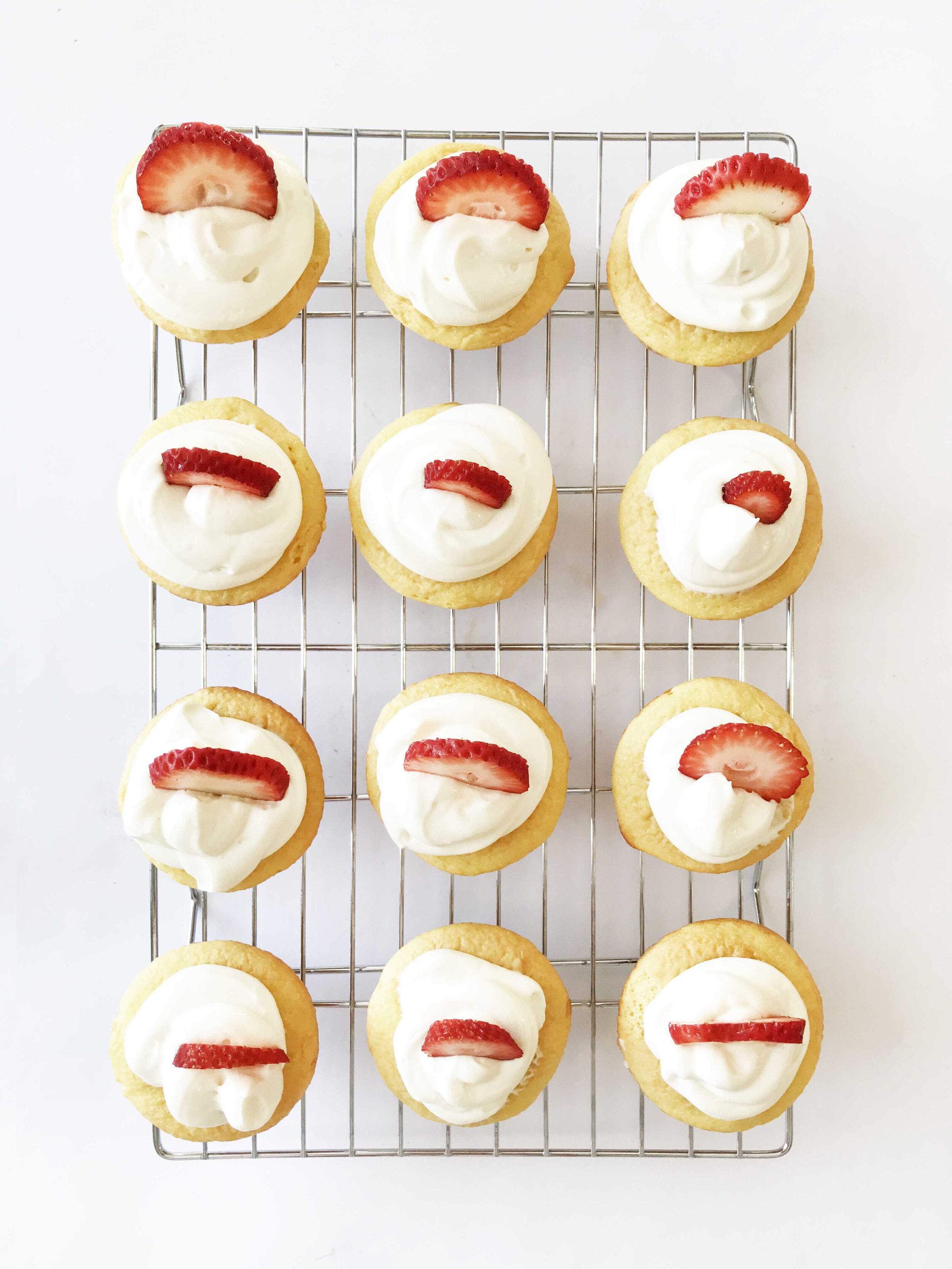 strawberry-cream-cheese-cupcakes15.jpg