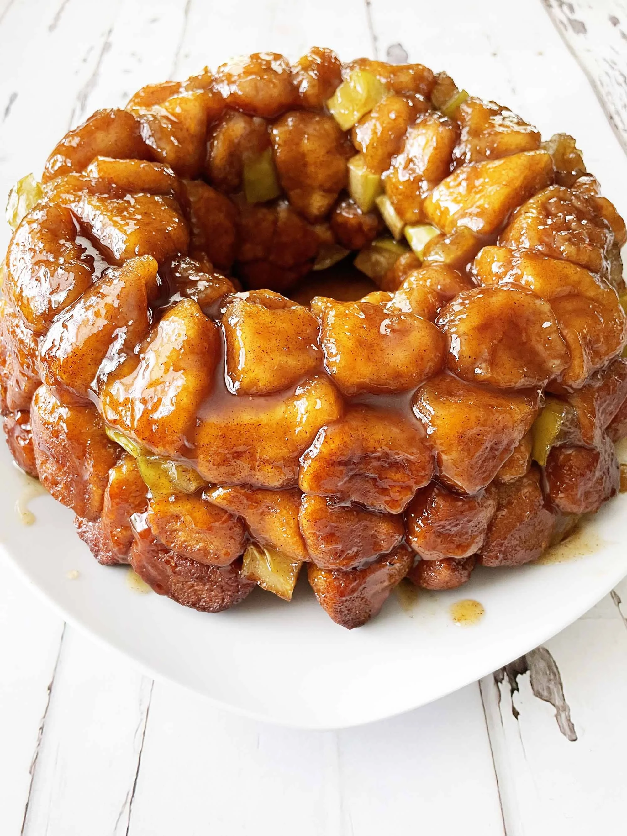 https://images.squarespace-cdn.com/content/v1/5113fcede4b099bd04eebc8d/1634658559779-GDRBPXW09HRYPGKA4D5E/caramel-appple-monkey-bread11.jpg