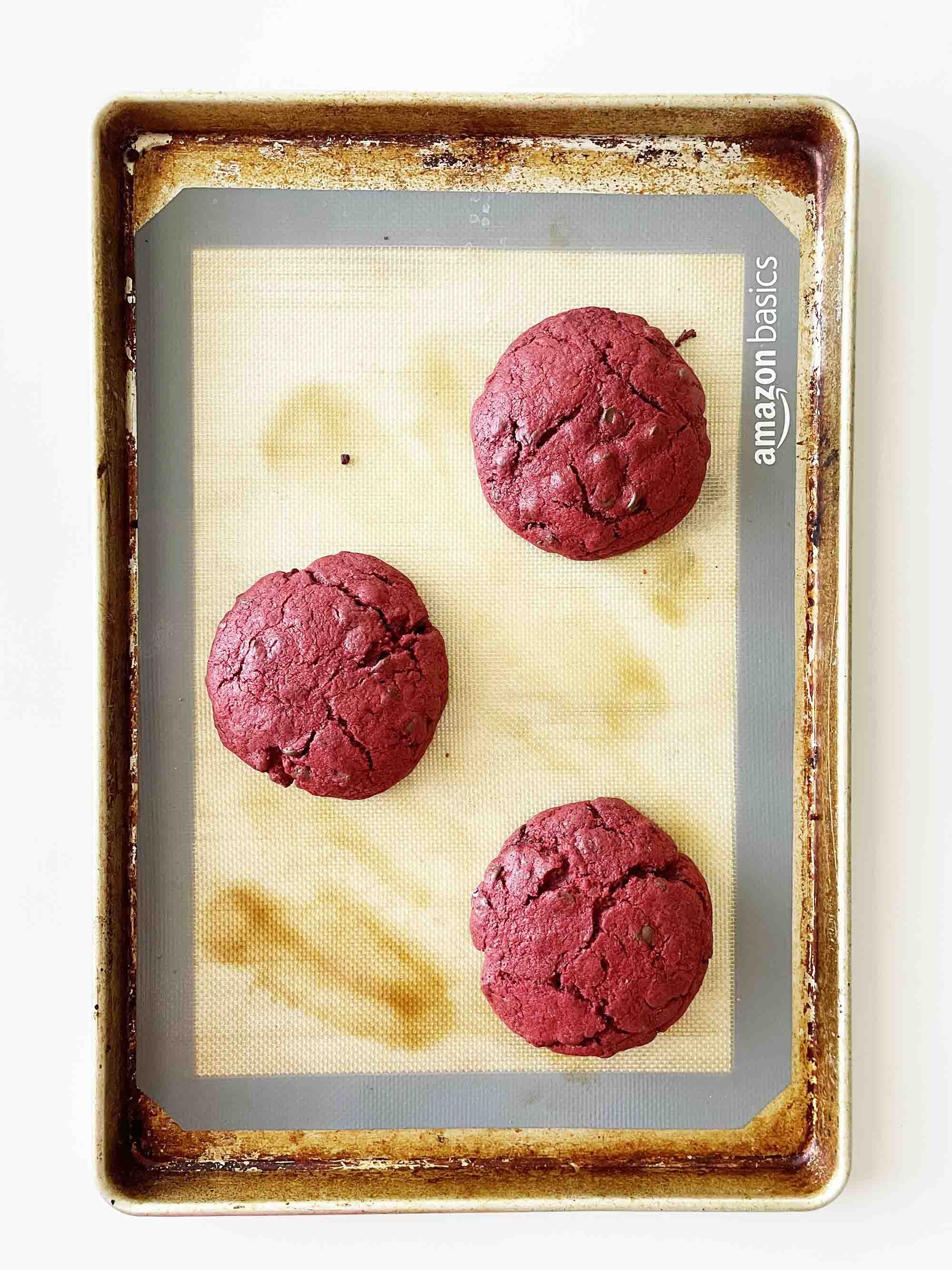 giant-red-velvet-cookies10.jpg