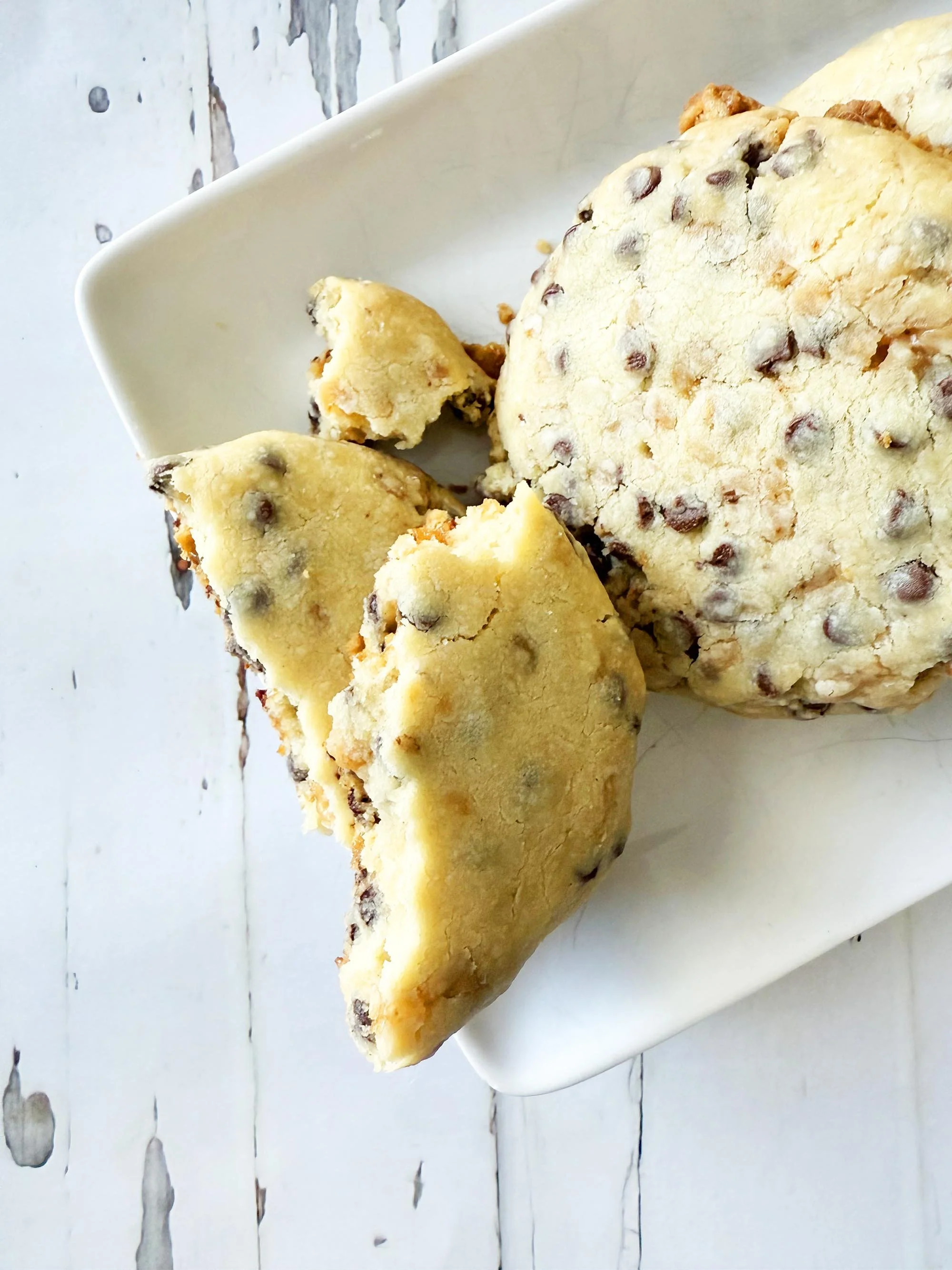 Giant Toffee &amp; Chocolate Chip Shortbread Cookies