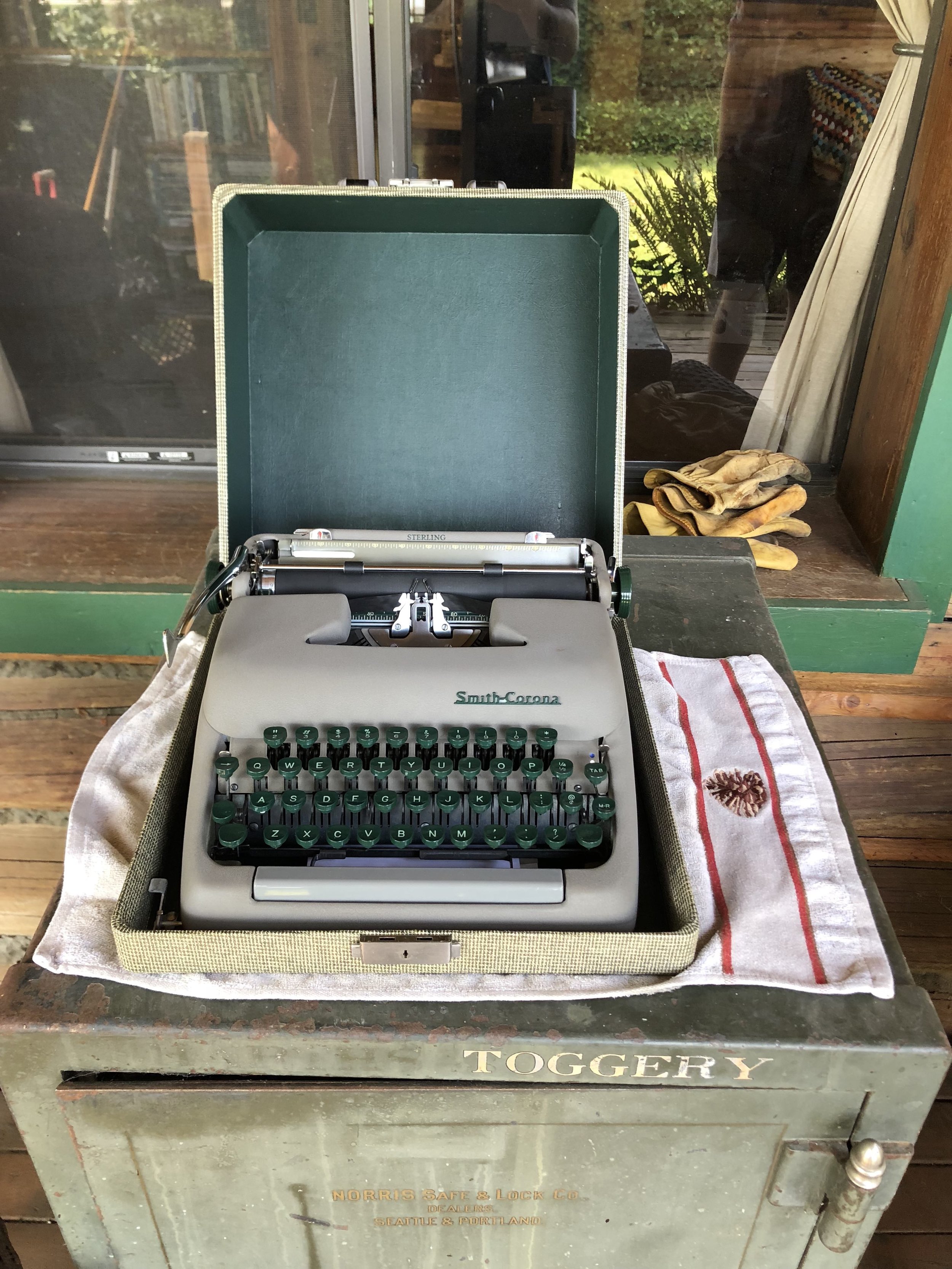 Typewriter.jpg