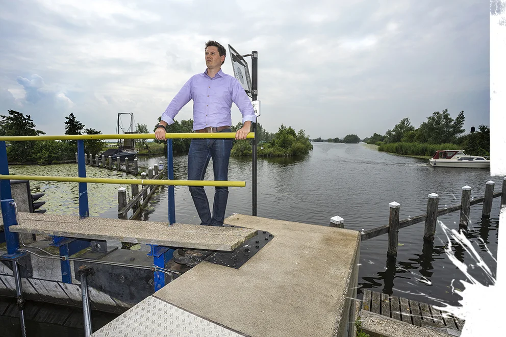 Wouter op de naast het Gemaal De Ruiter gelegen Demmerikse Sluis te Vinkeveen.