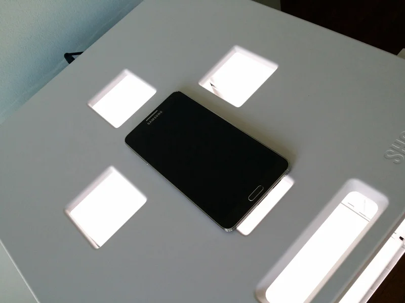 Placing the phone camera on the top of the Shotbox keeps the camera lens perfectly level with the photo or object in the box, eliminating distortion.