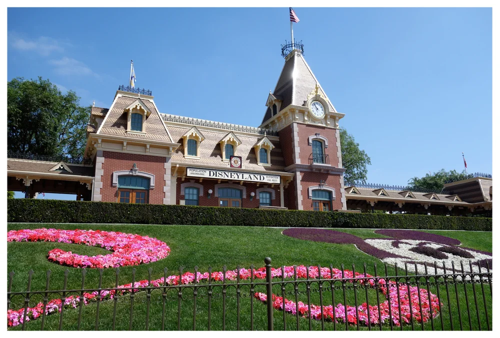 Disneyland_Entrance_Dessert.jpg